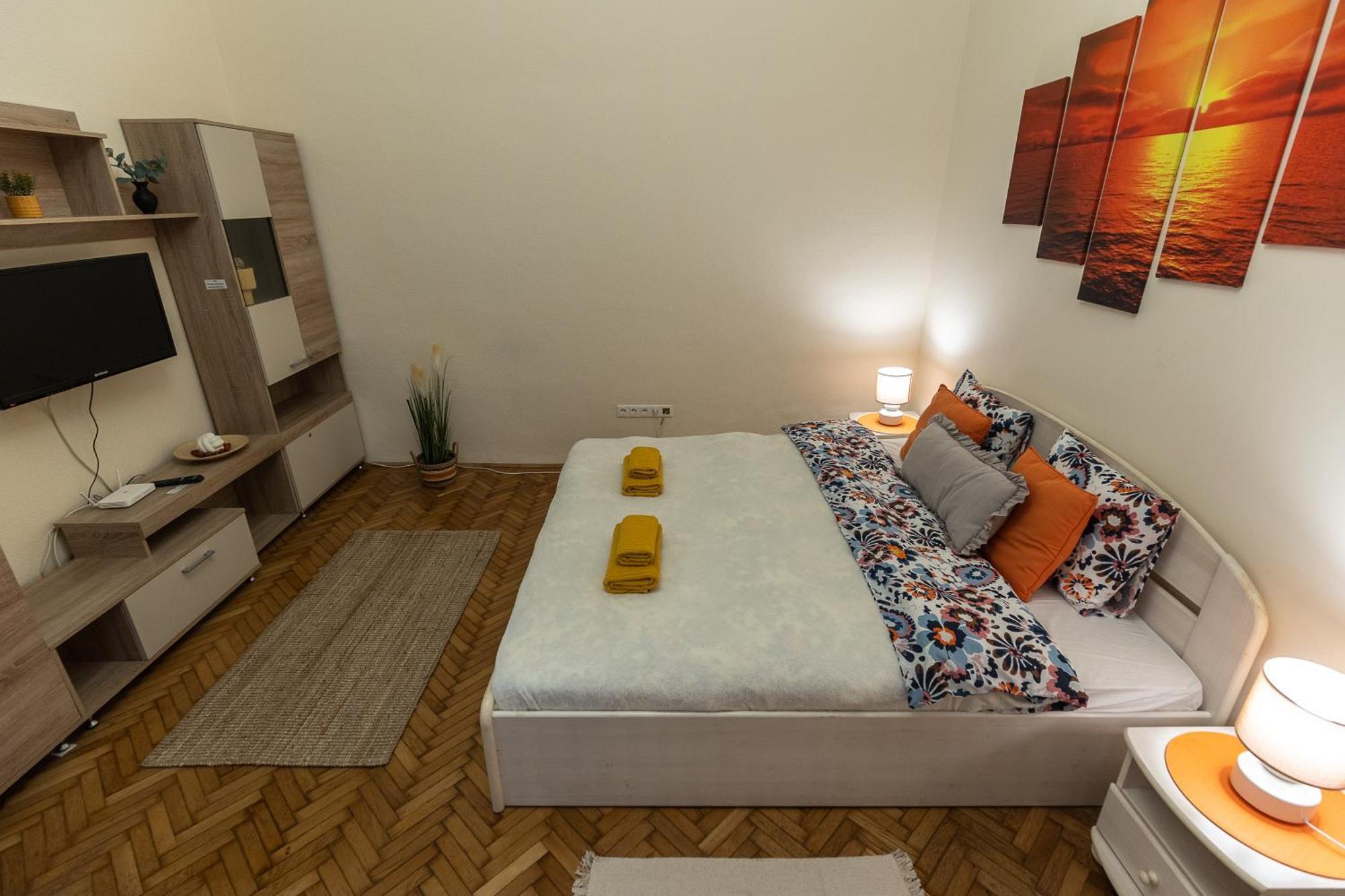 Harmony & Cute - Budapest