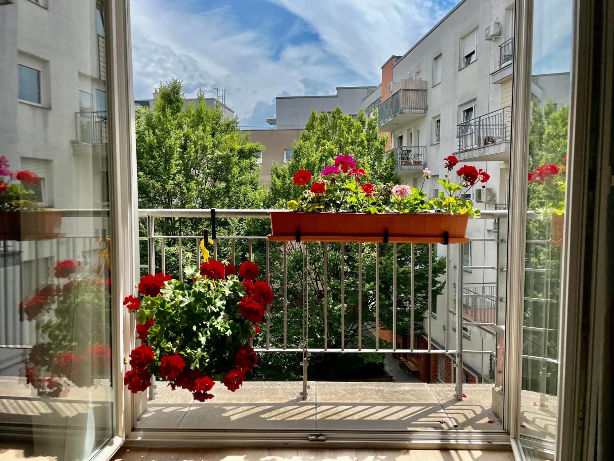 Feel Deluxe Corvin # Free Parking # Ac # Elevator * Budapest