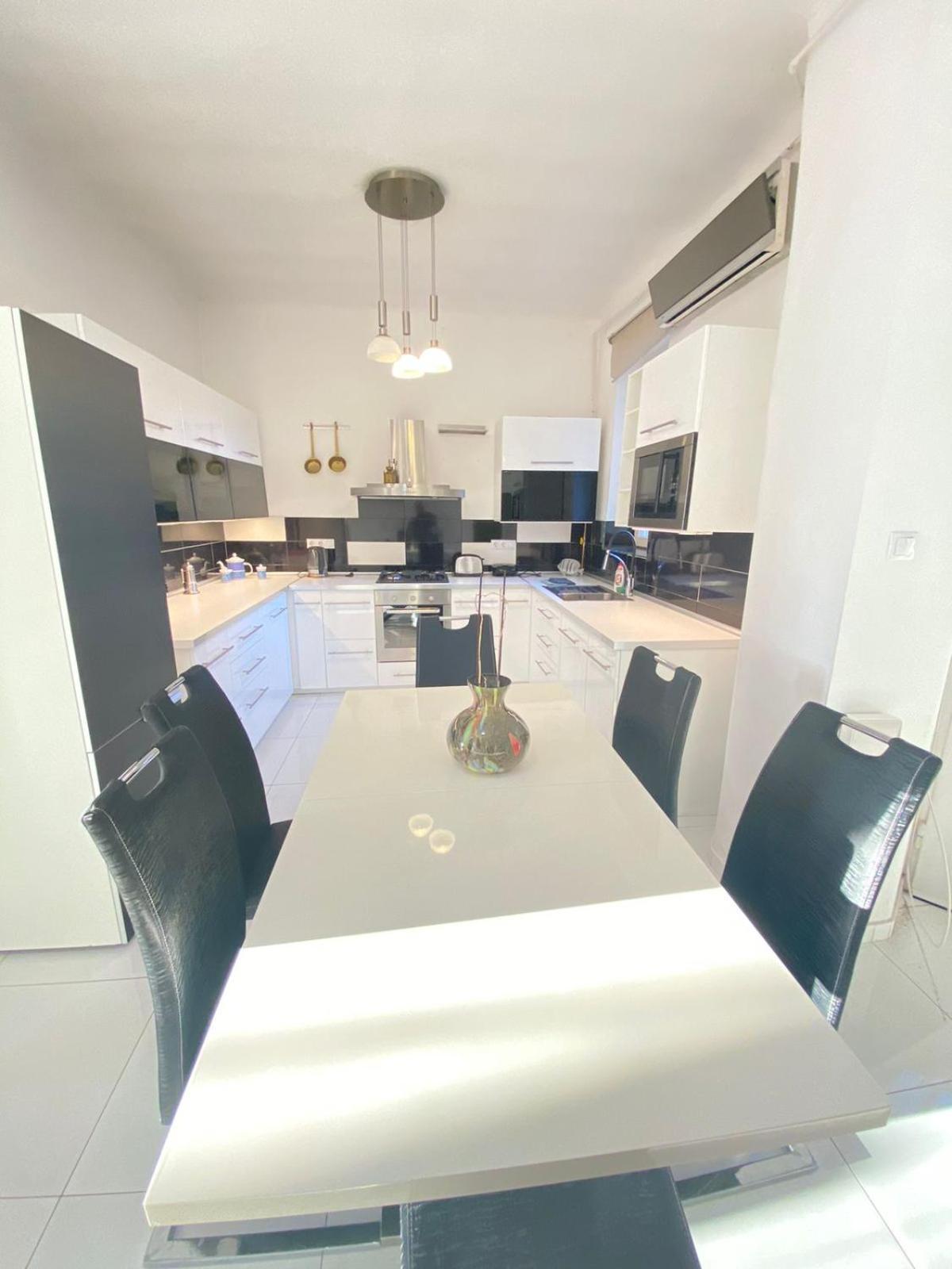 Penthouse In The Castle Apartman