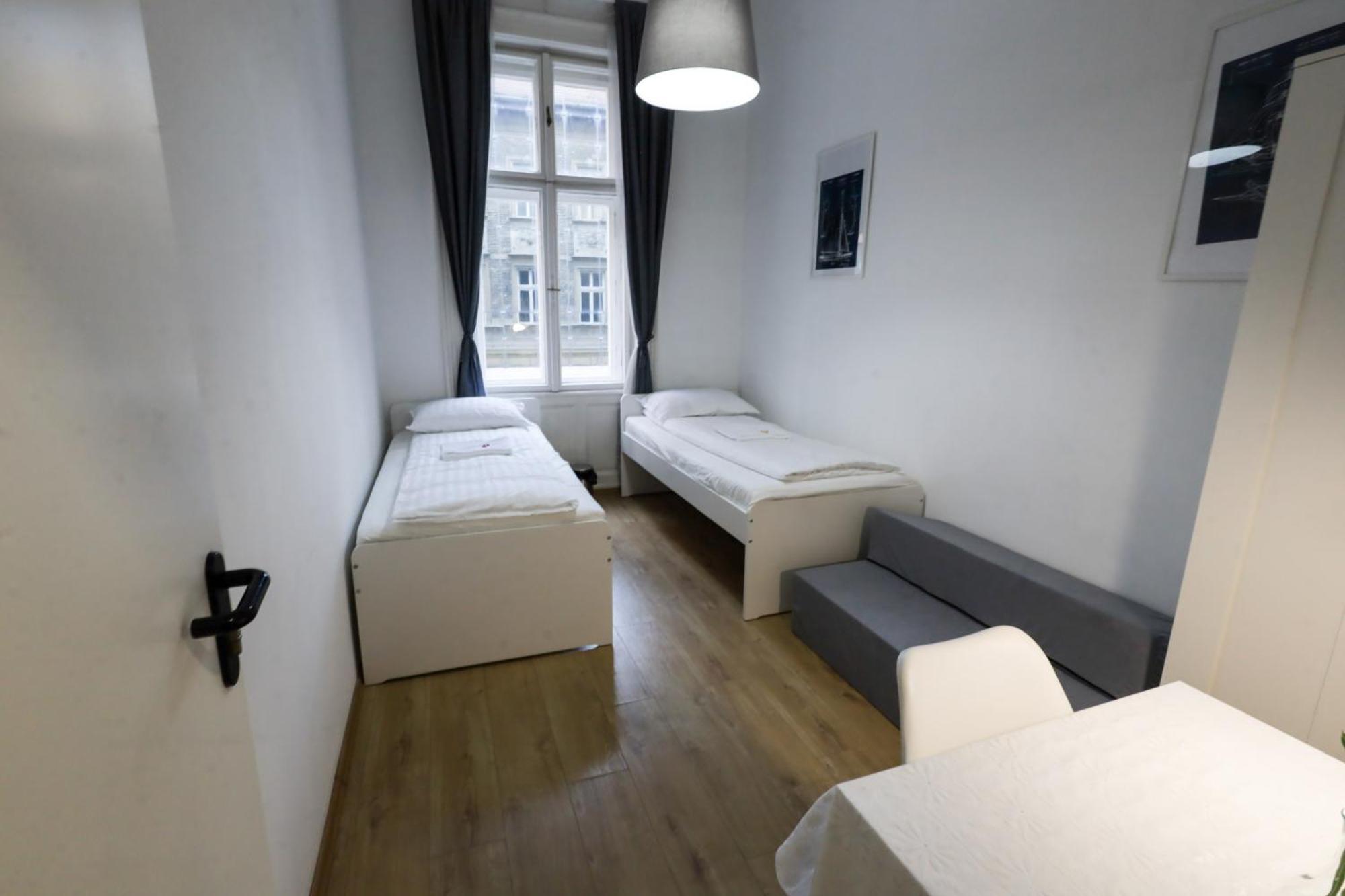 Apartamento Pest-port 4 For 16 Person