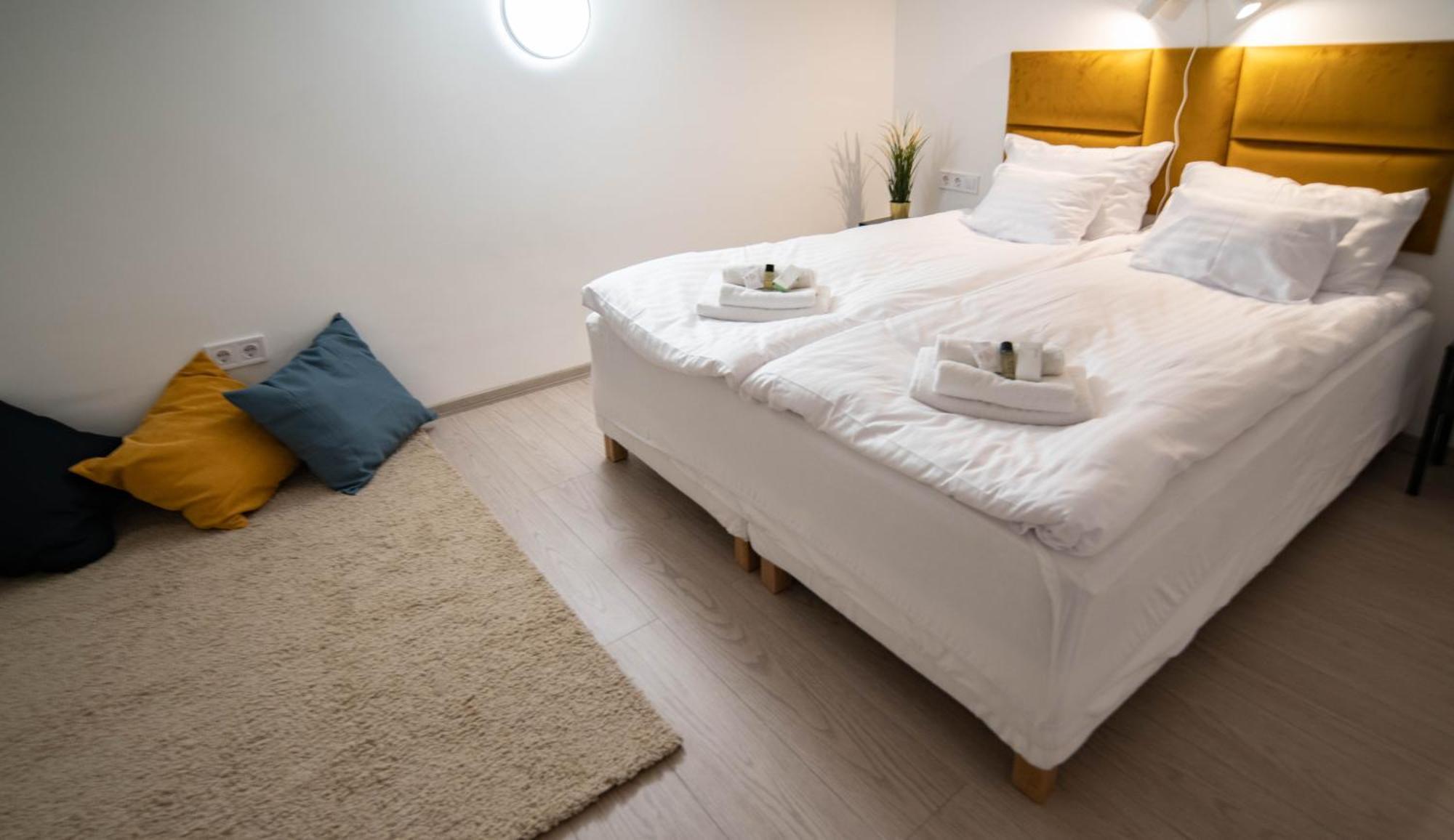 Free Parking -corvin Palace Residence-3bdrm,6ppl,wifi,ac *
