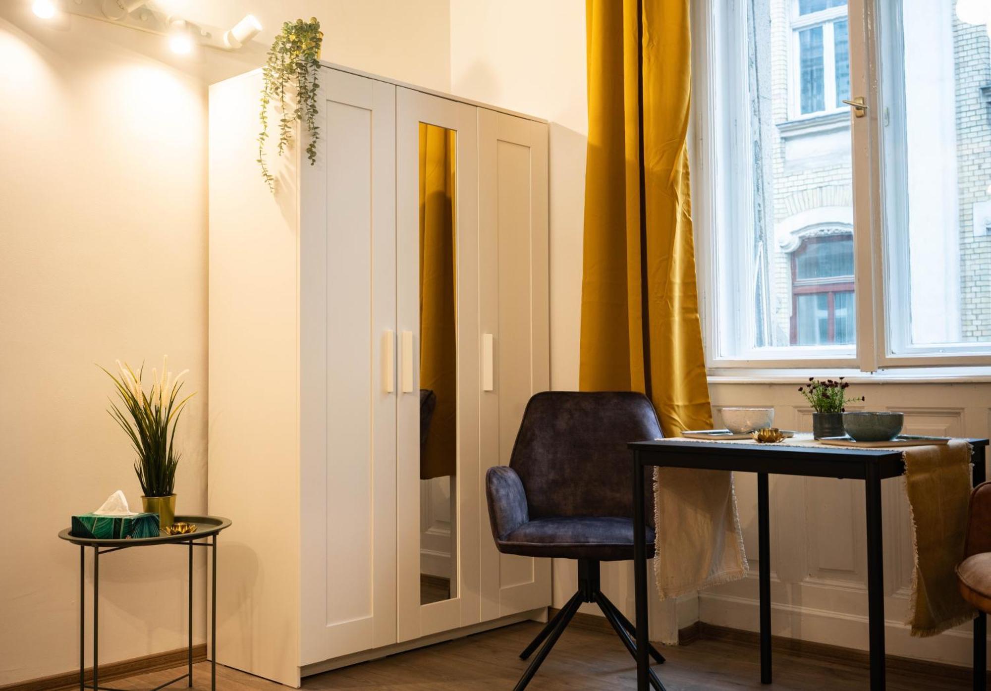 Free Parking -corvin Palace Residence-3bdrm,6ppl,wifi,ac *