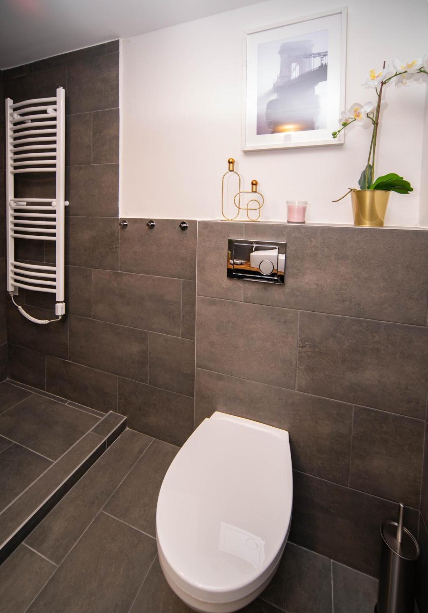 Apartamento Free Parking -corvin Palace Residence-3bdrm,6ppl,wifi,ac