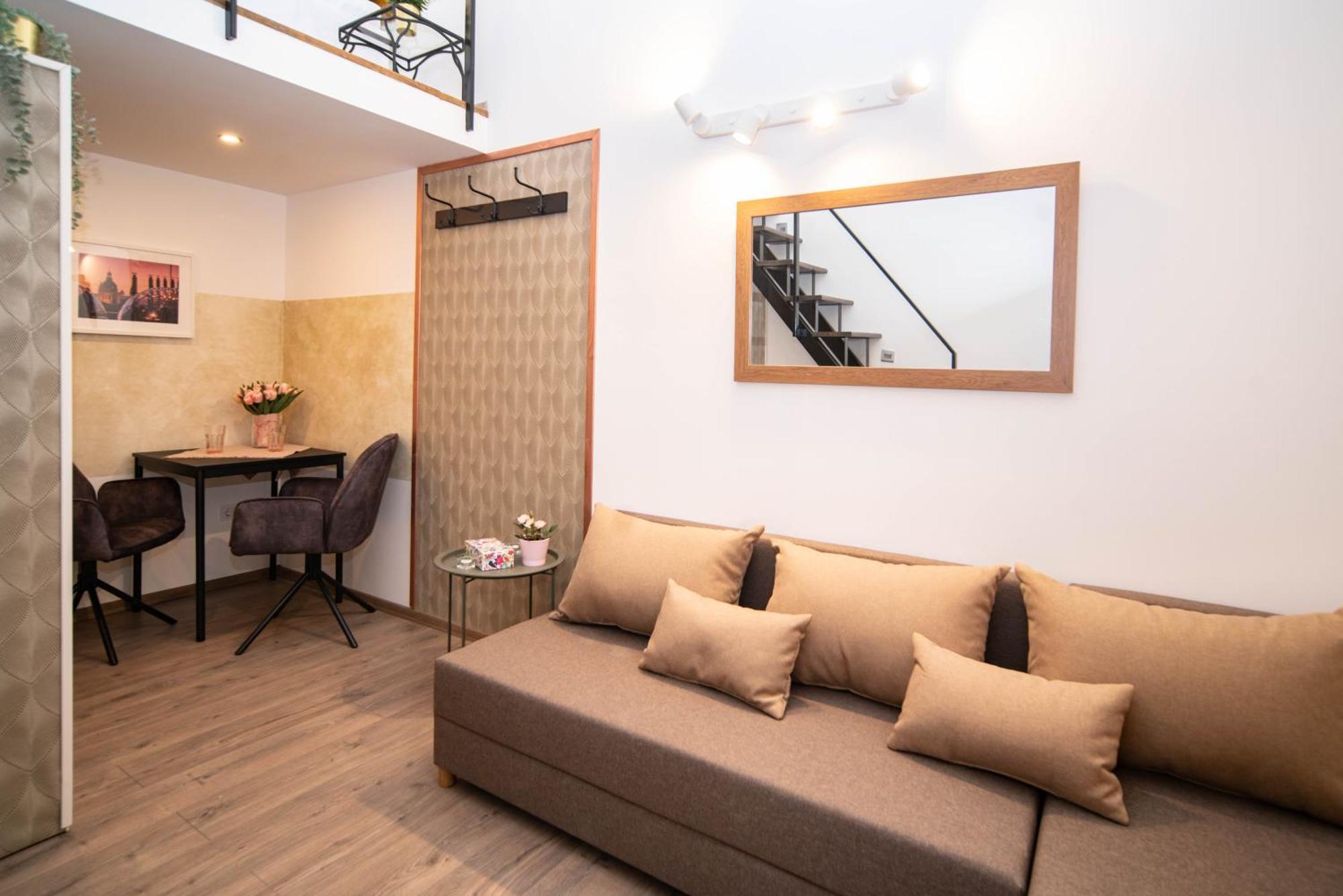 Free Parking -corvin Palace Residence-3bdrm,6ppl,wifi,ac *