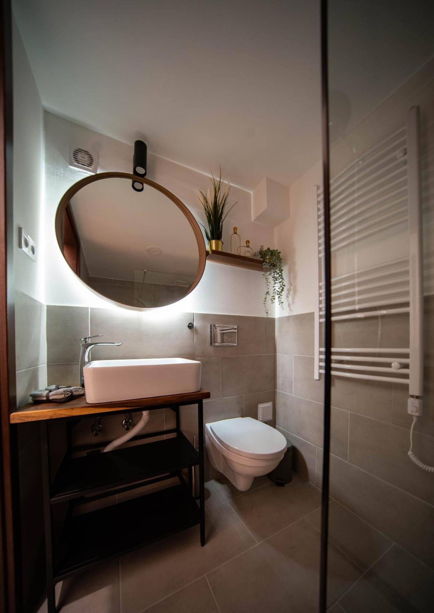 Free Parking -corvin Palace Residence-3bdrm,6ppl,wifi,ac Apartamento *