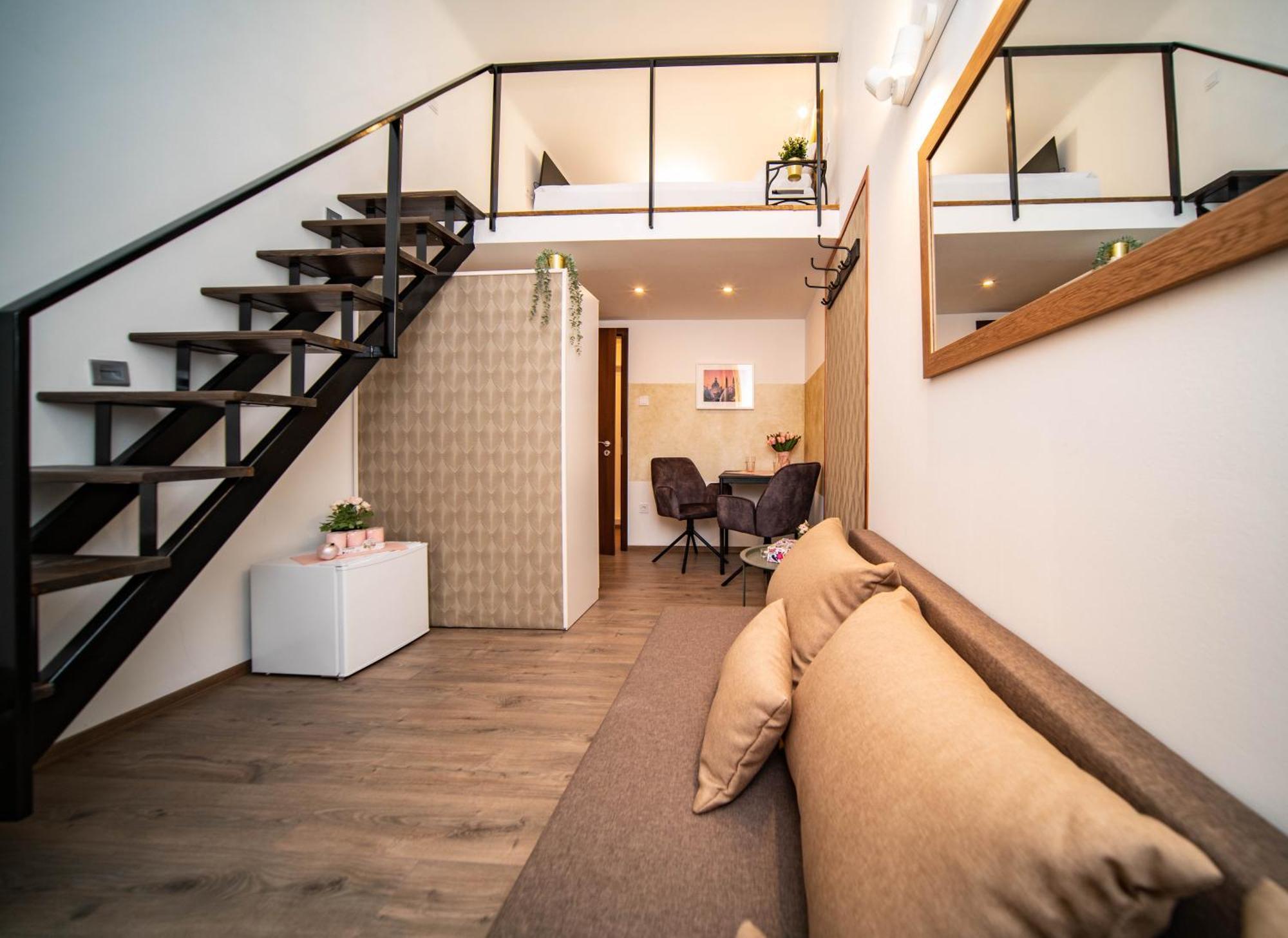 Apartamento Free Parking -corvin Palace Residence-3bdrm,6ppl,wifi,ac