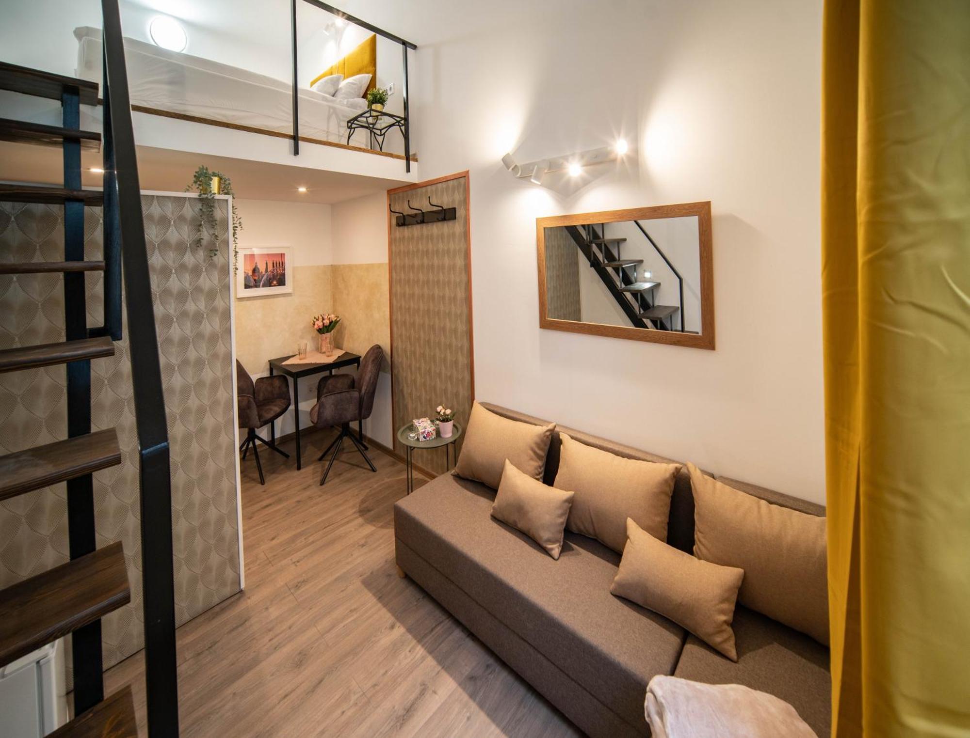 Free Parking -corvin Palace Residence-3bdrm,6ppl,wifi,ac *