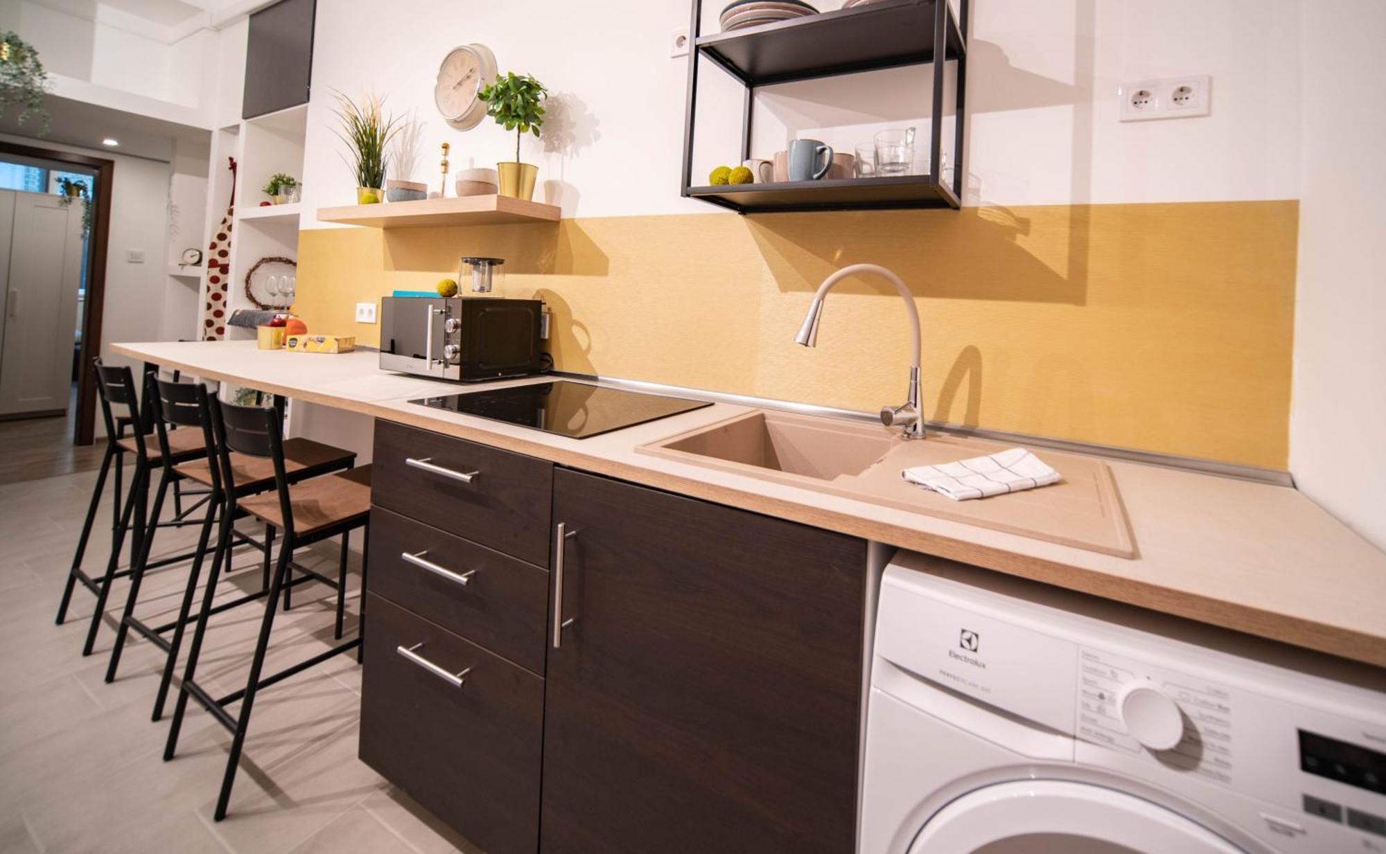 Free Parking -corvin Palace Residence-3bdrm,6ppl,wifi,ac