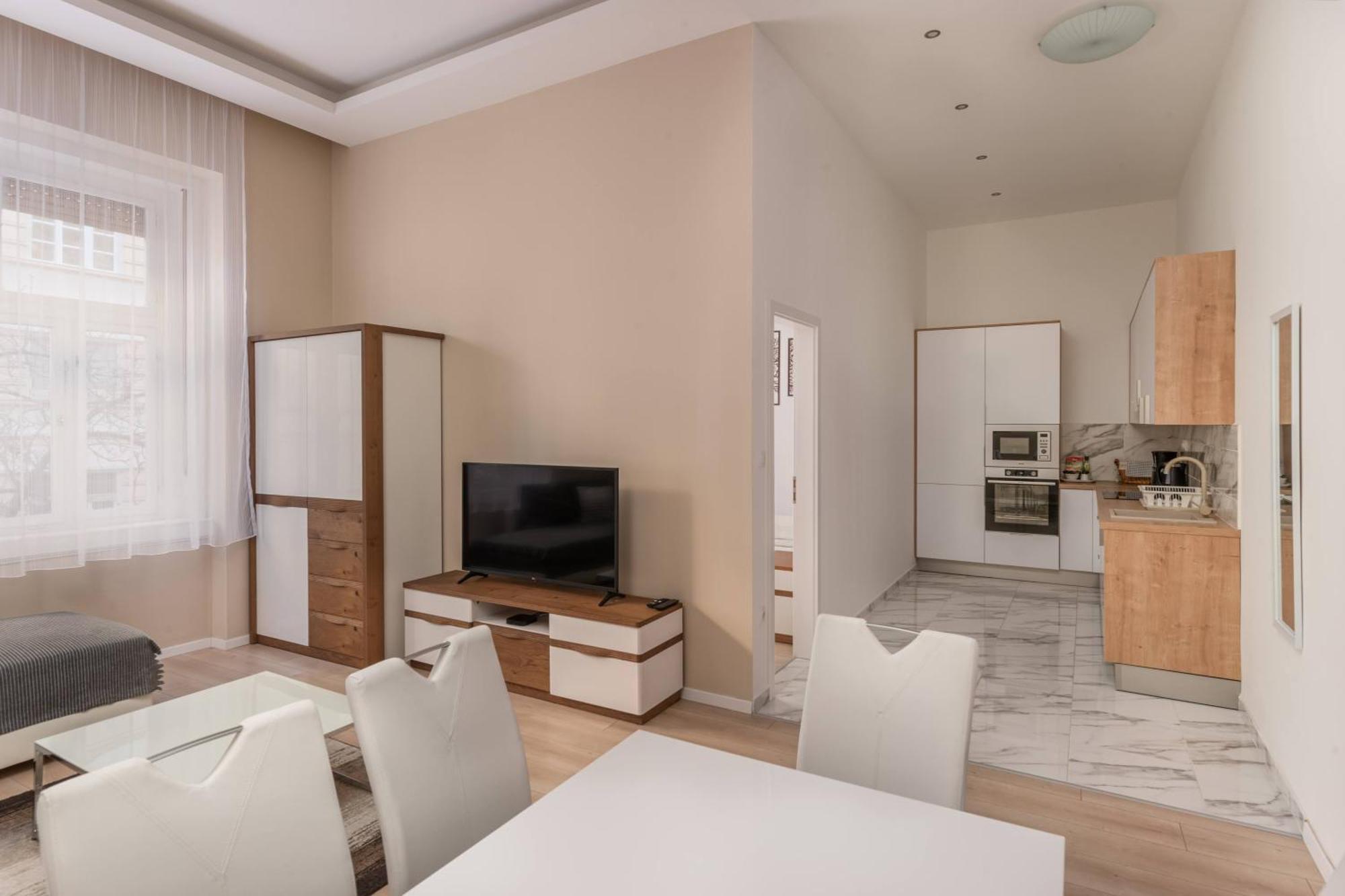 With 2 Bedrooms Near Gellert Thermal Bath Apartamento *