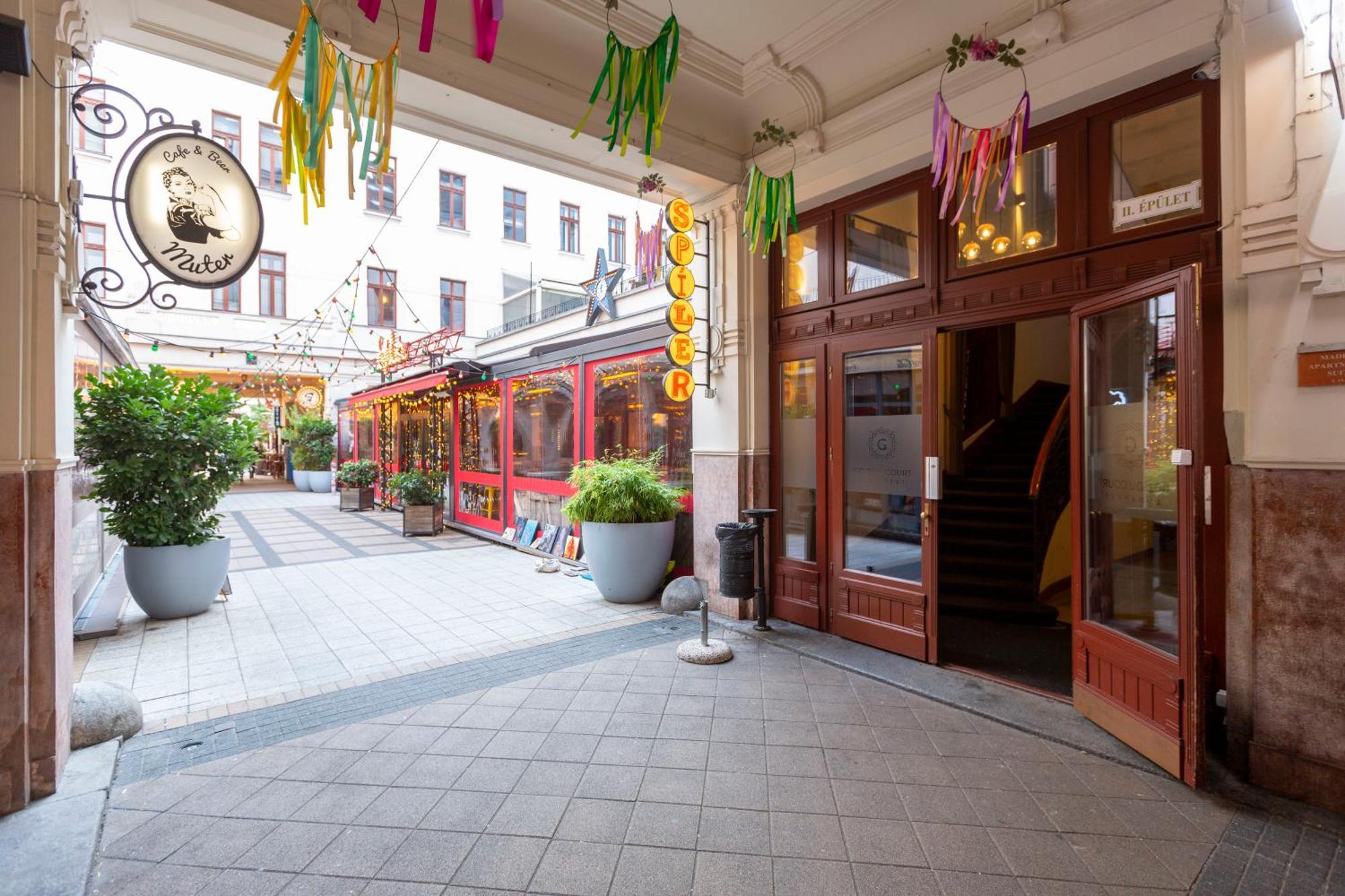 Global Living - Downtown Cozy In The Gozsdu Garden Budapest