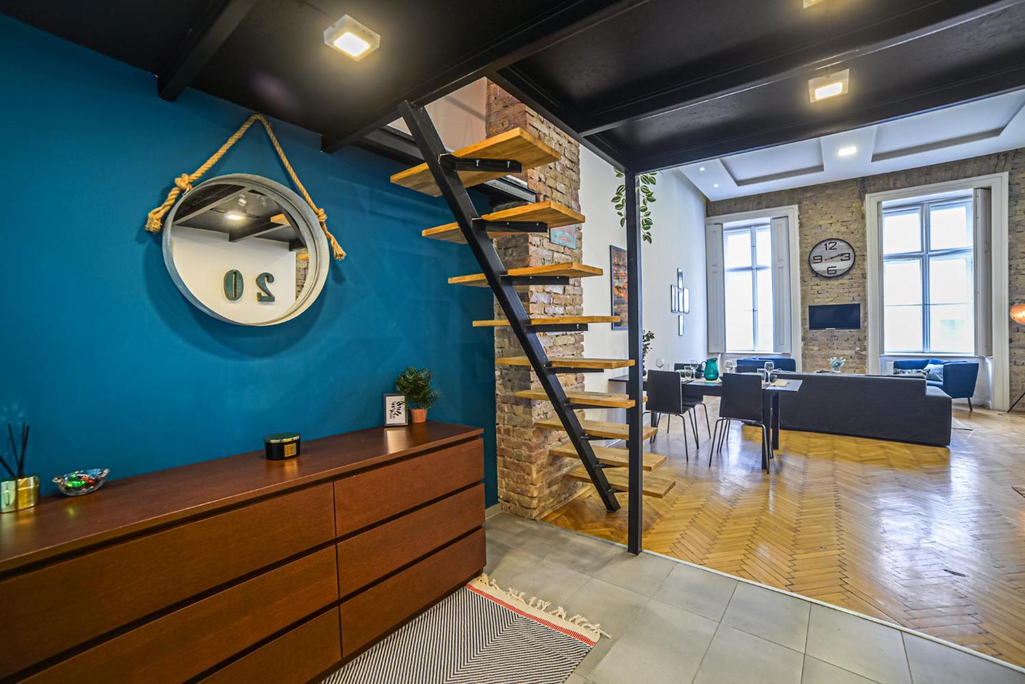Global Living - Dazzling Dob Dwelling