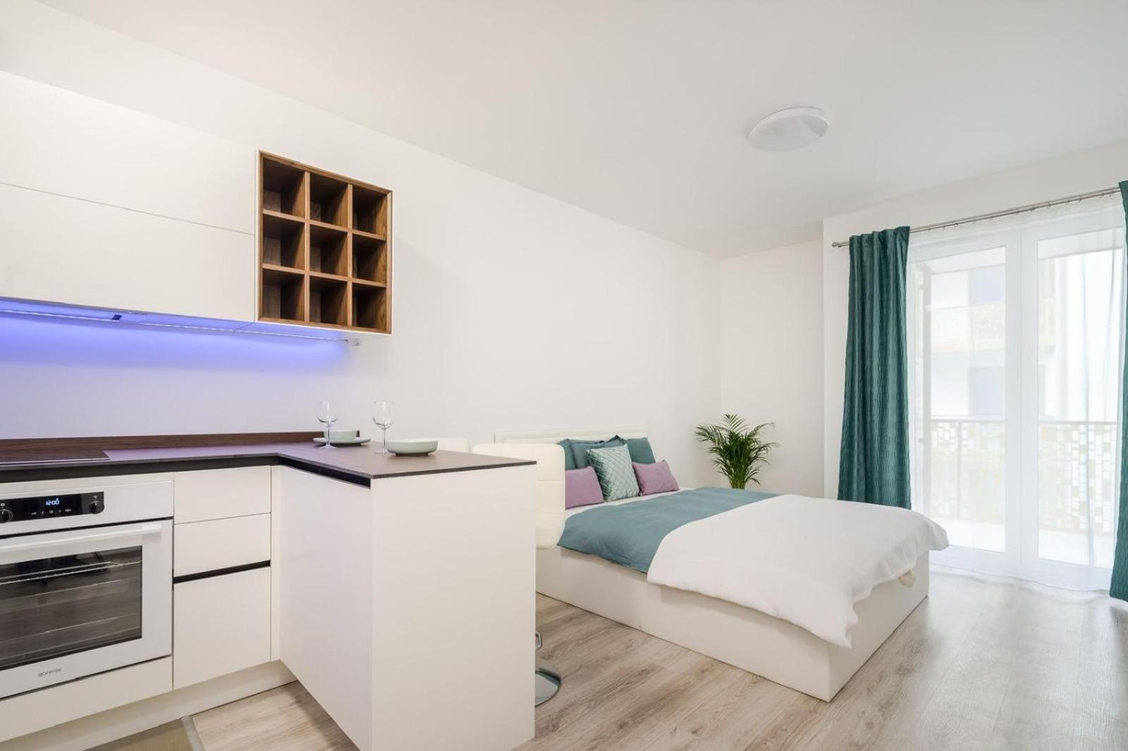 Comfort Court - Free Parking, Balcony *