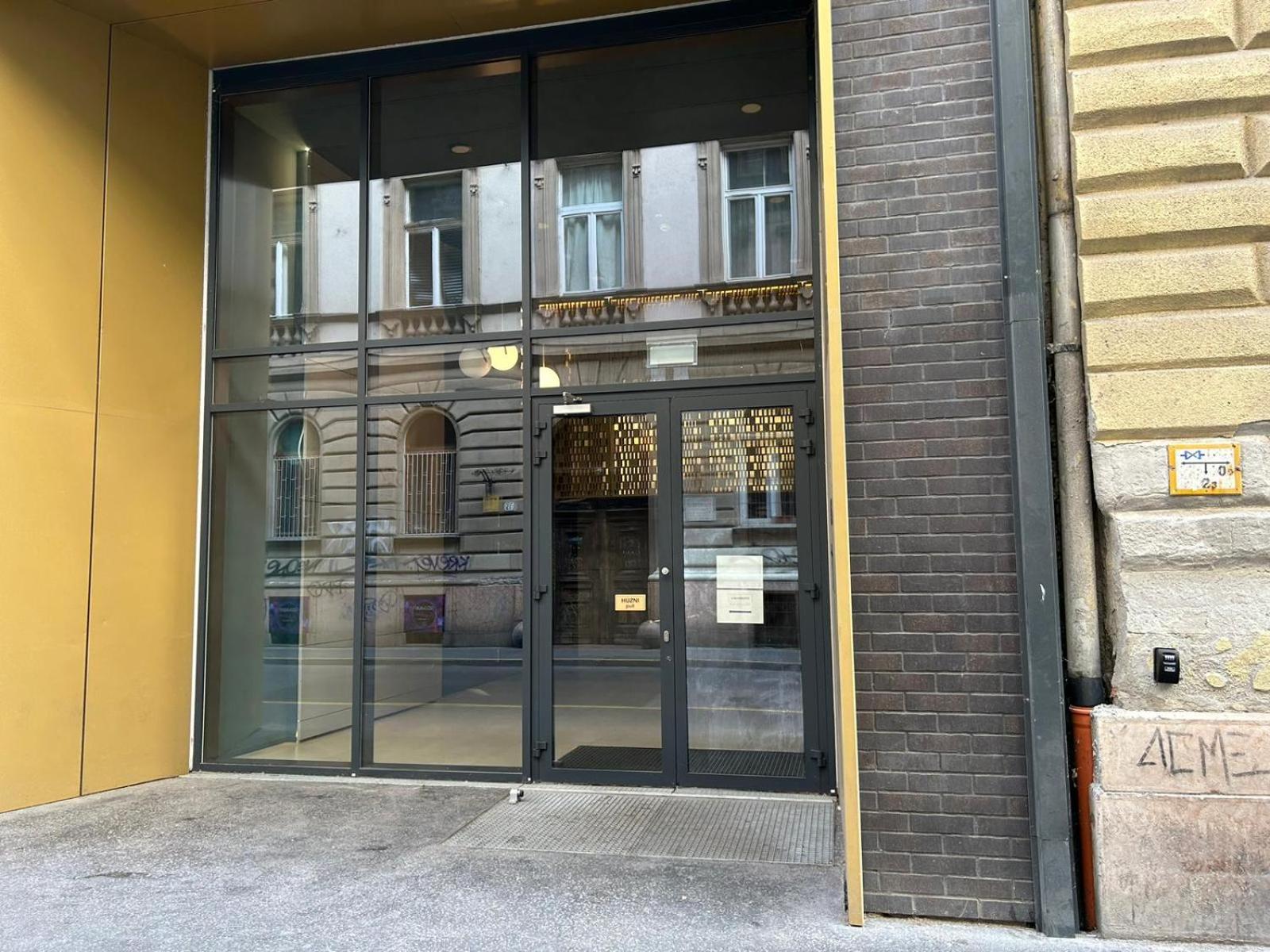 Comfort Court - Free Parking, Balcony