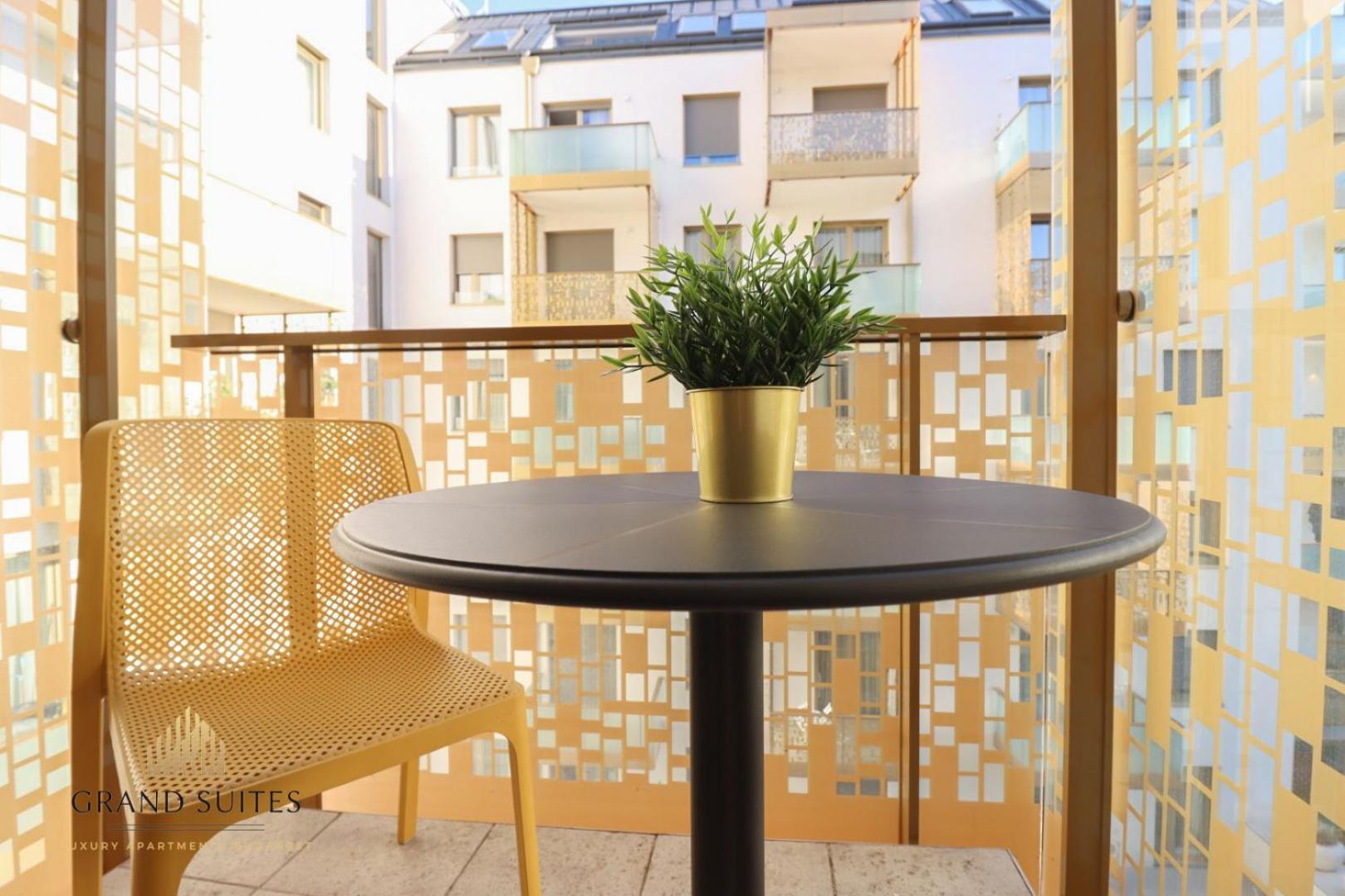 Grand Apartment *