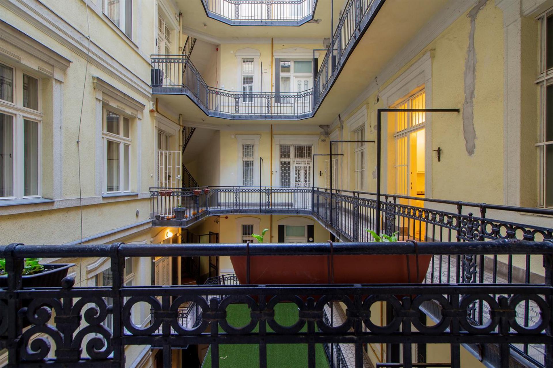 Basilica View With Balcony