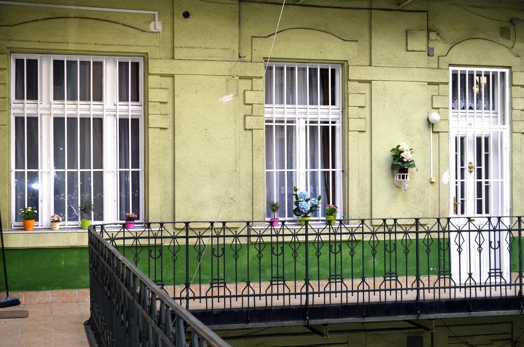 Central Avenue Apartment *