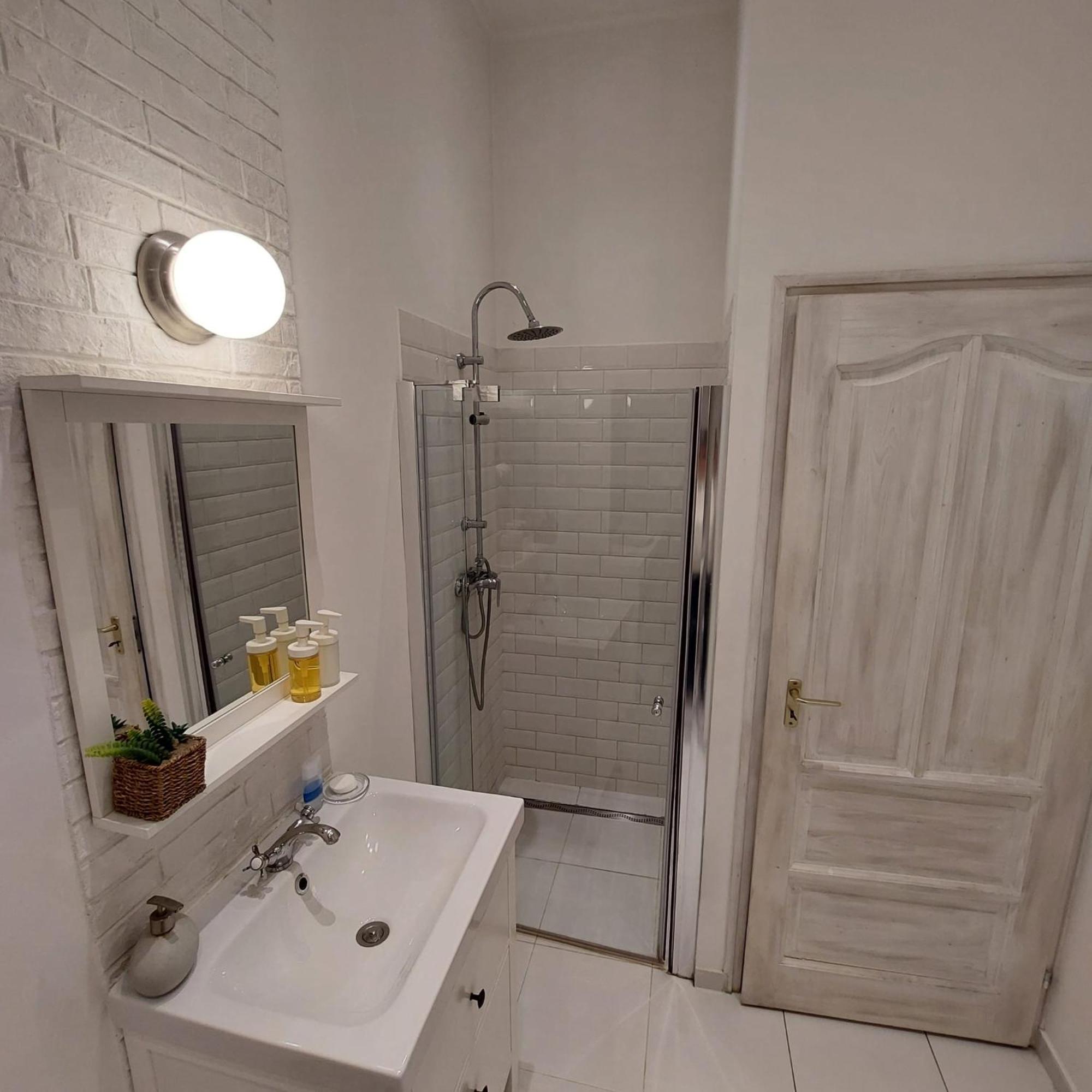 2 Separated Apts In 1 Price! Unique Downtown Views Budapest