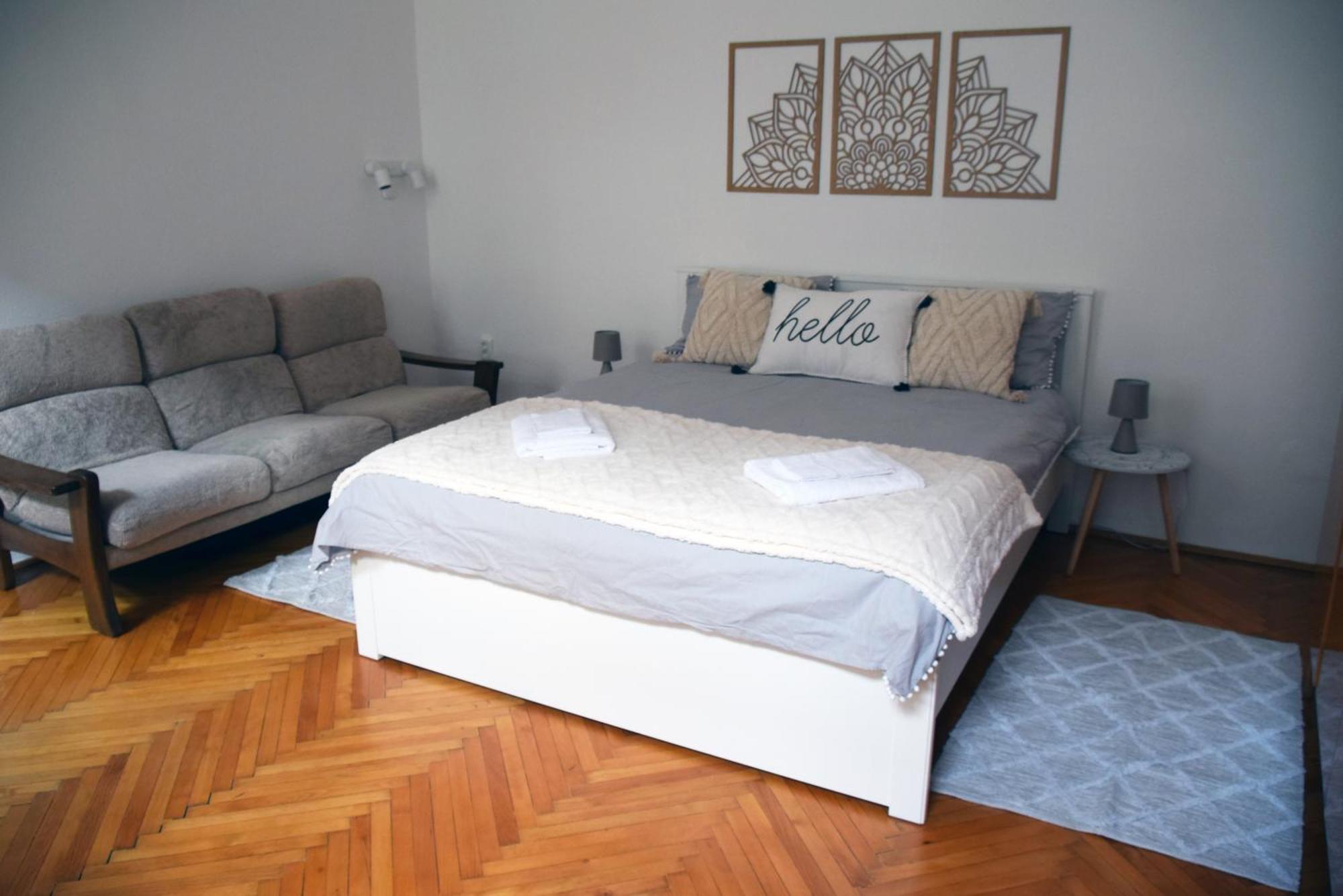 Apartment Hi!5 Spacious Palotanegyed *