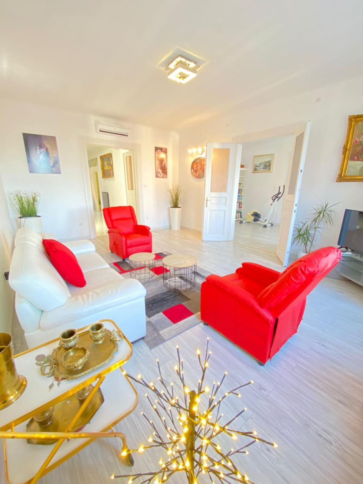 Penthouse In The Castle Apartman *