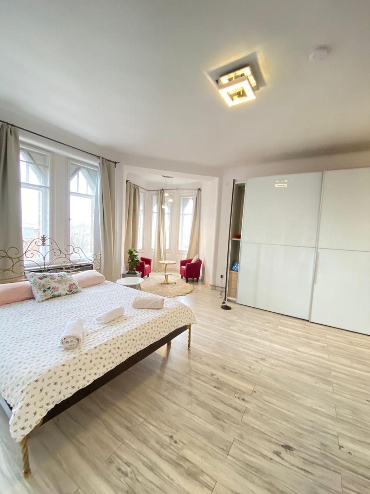 Penthouse In The Castle *