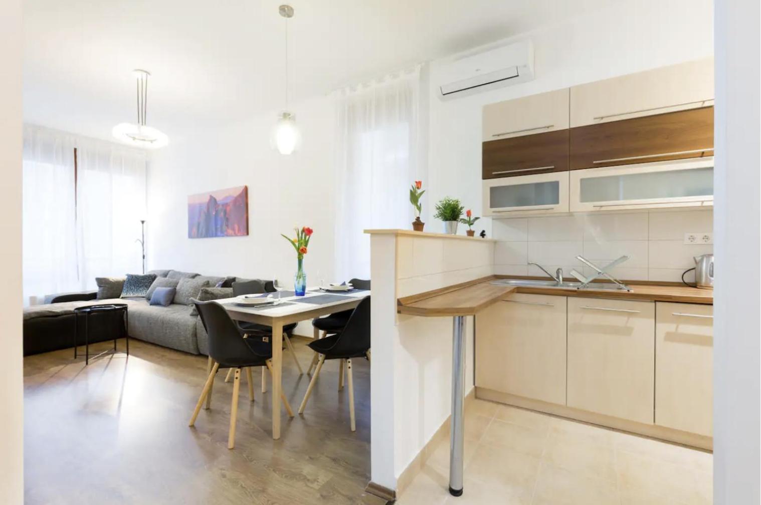 Kazinczy 3 Jewish Hq Bedroom + Living With Balcony Apartamento