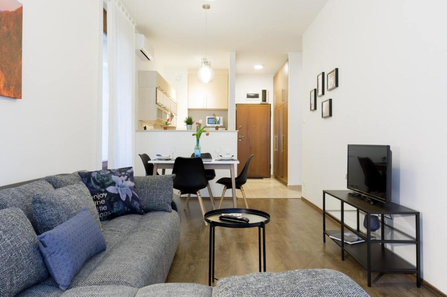 Kazinczy 3 Jewish Hq Bedroom + Living With Balcony Budapest