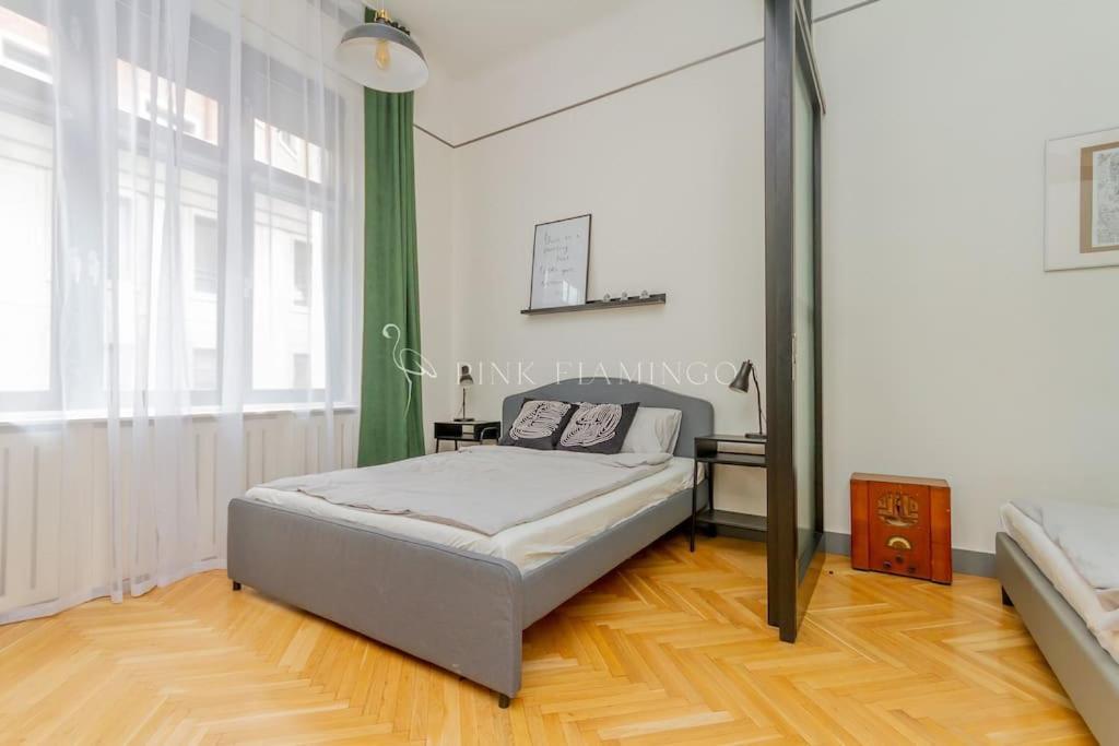 Pink Flamingo : Central Base Apartment Budapest