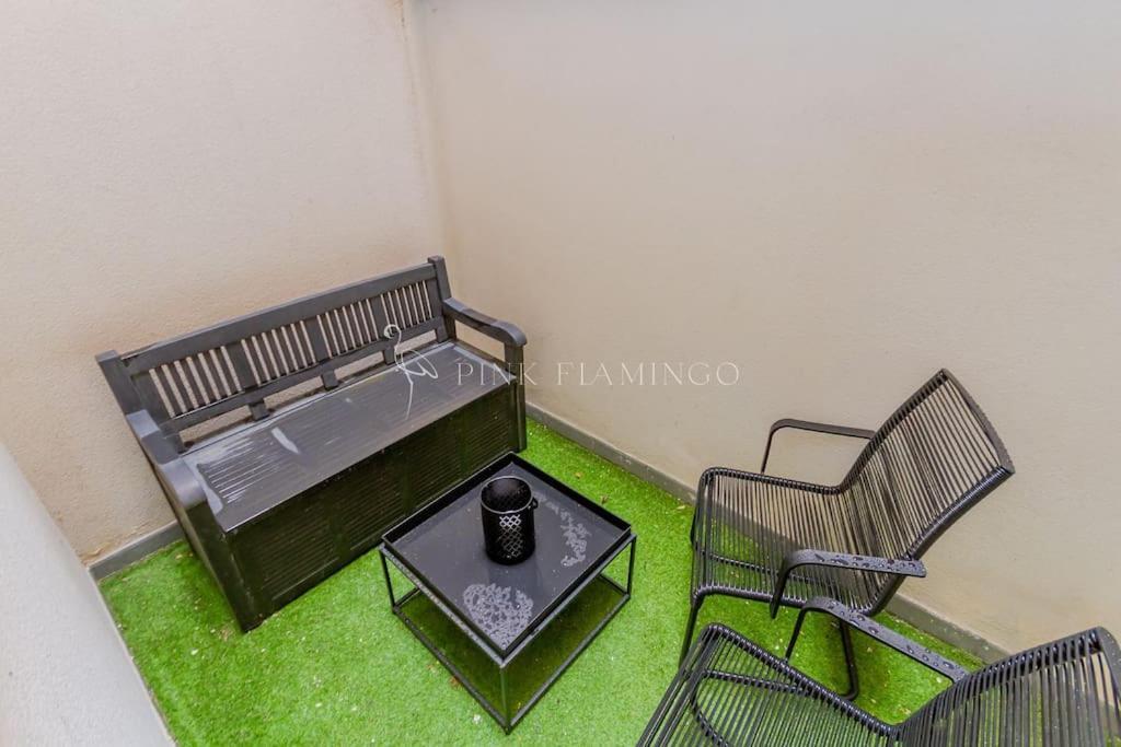 Apartment Pink Flamingo : Central Base