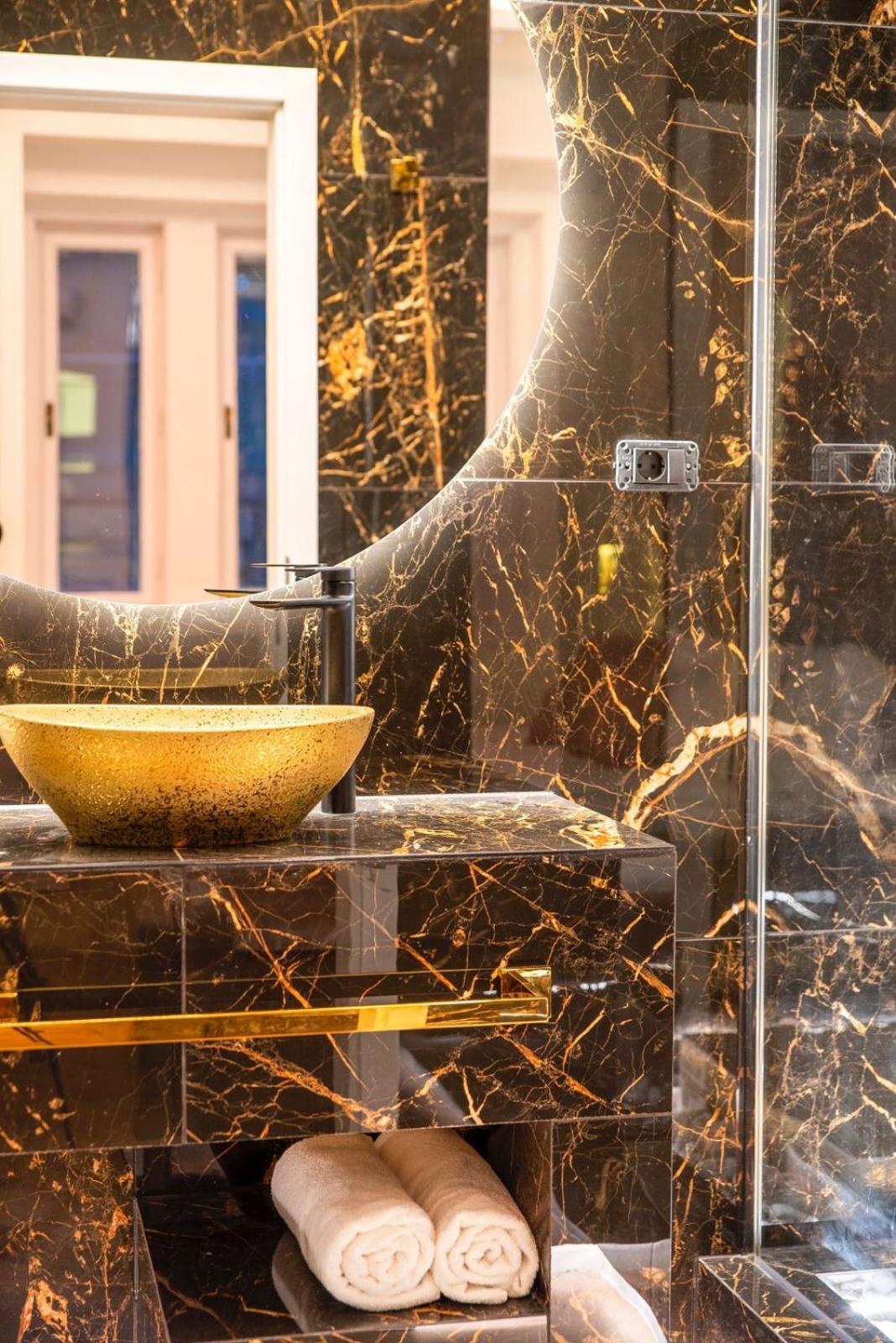 Top Luxury Suites Apartment *