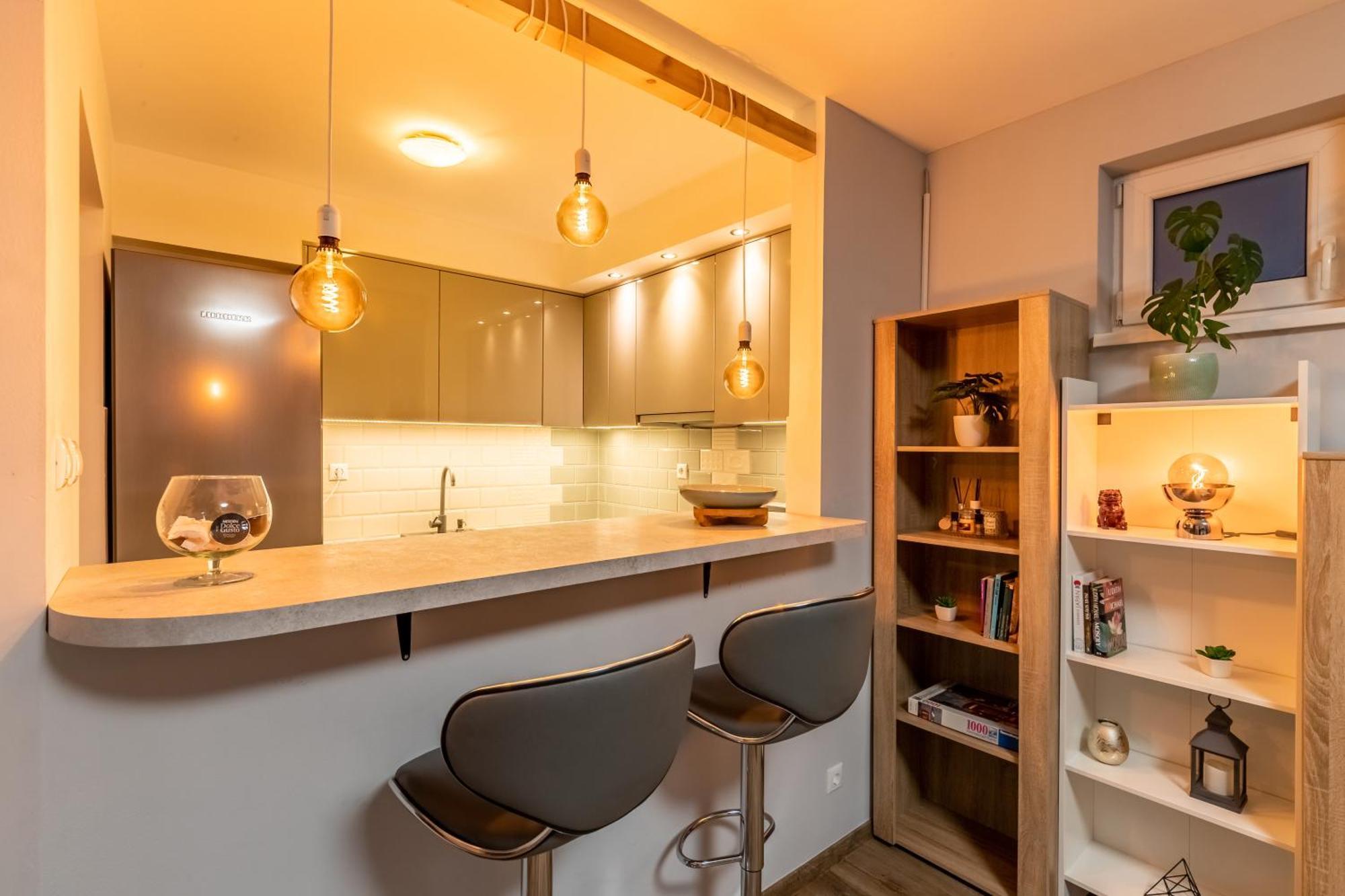 Center Budget Inside Free Parking Self Check-in Free Streaming Ac Balcony Budapest