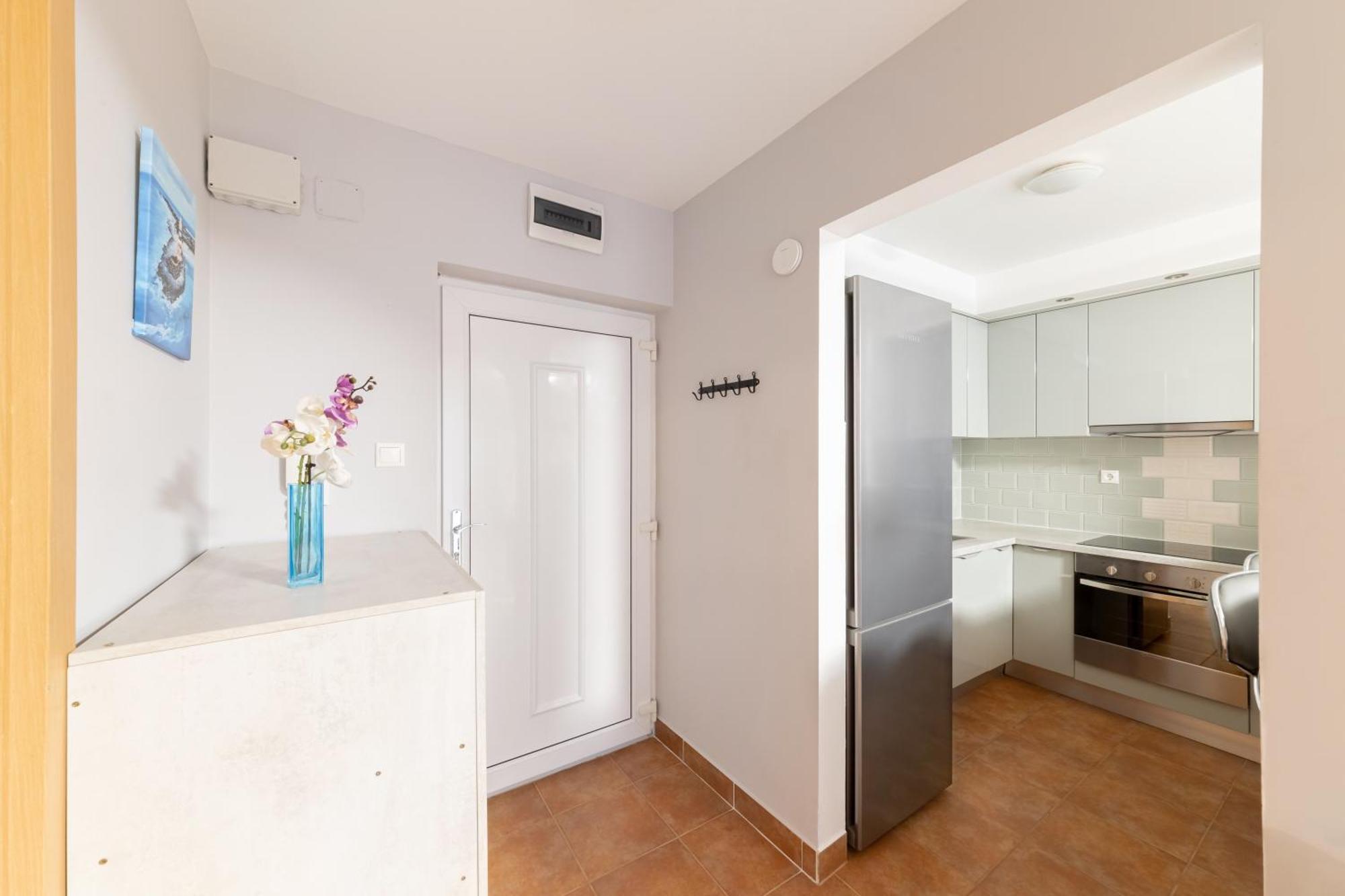 Center Budget Inside Free Parking Self Check-in Free Streaming Ac Balcony Budapest
