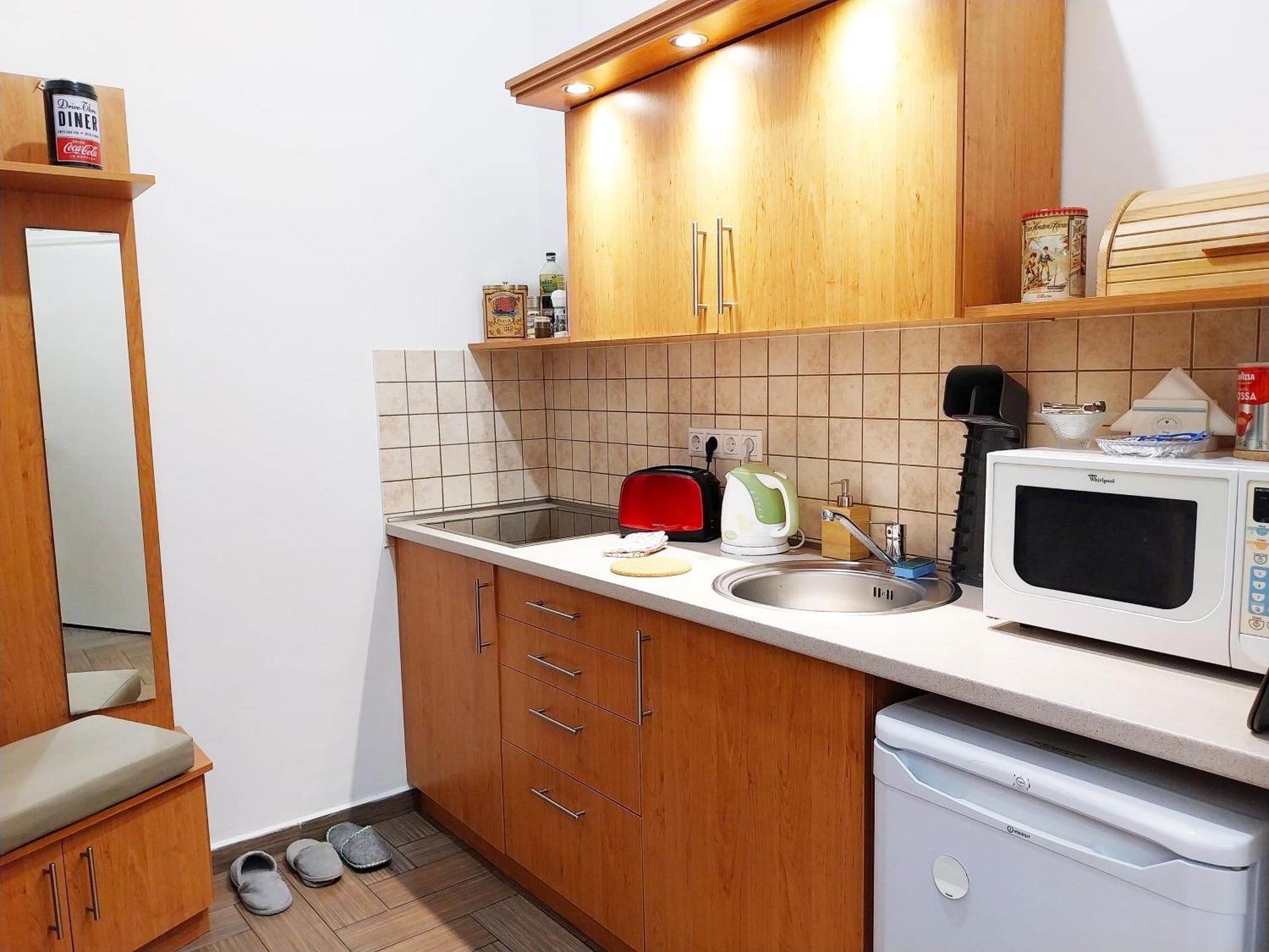 King Bed & Cozy Lighting, Free Wifi In Apartamento Budapest