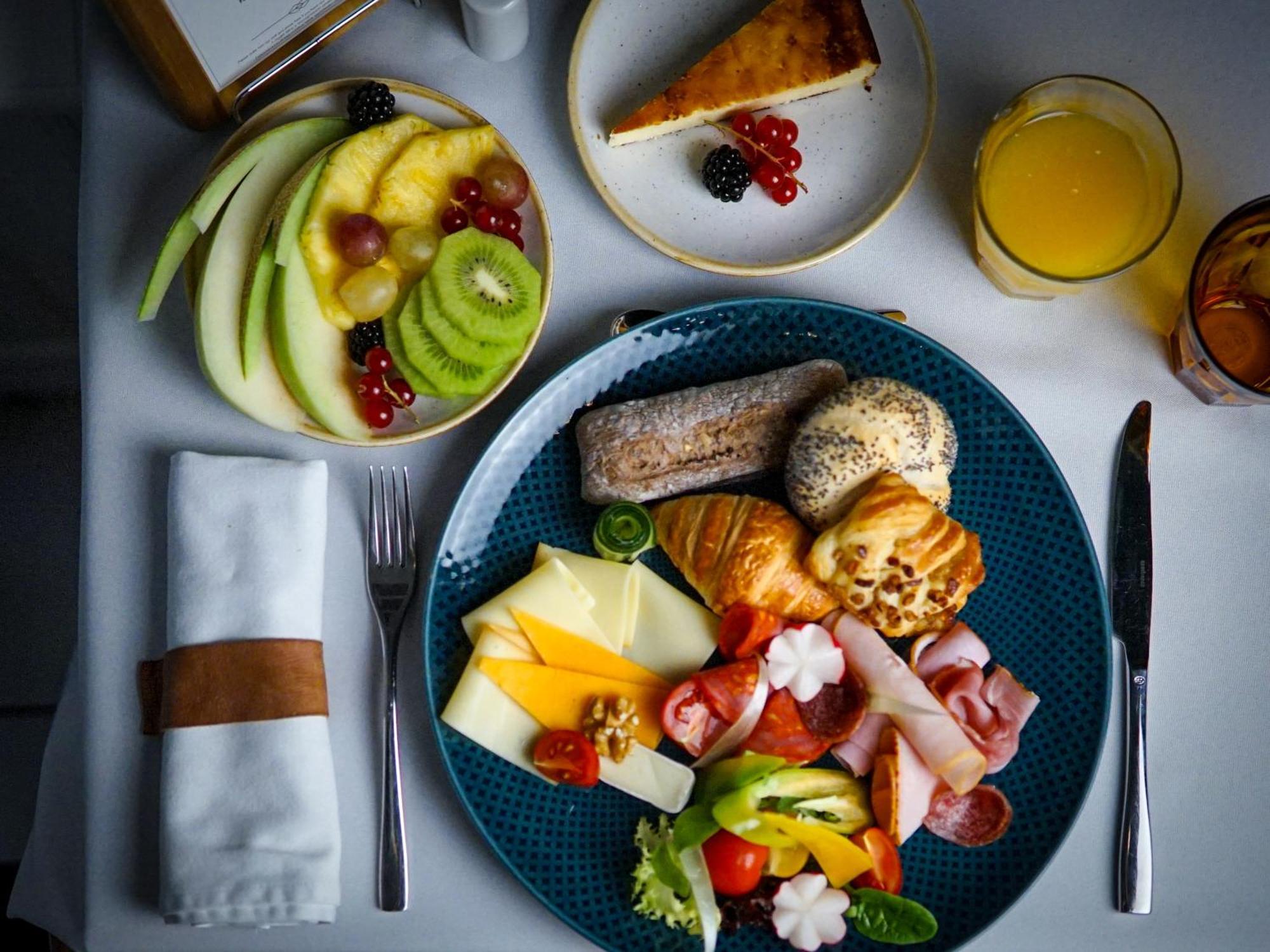 Queen's Court & Hotel 5*
