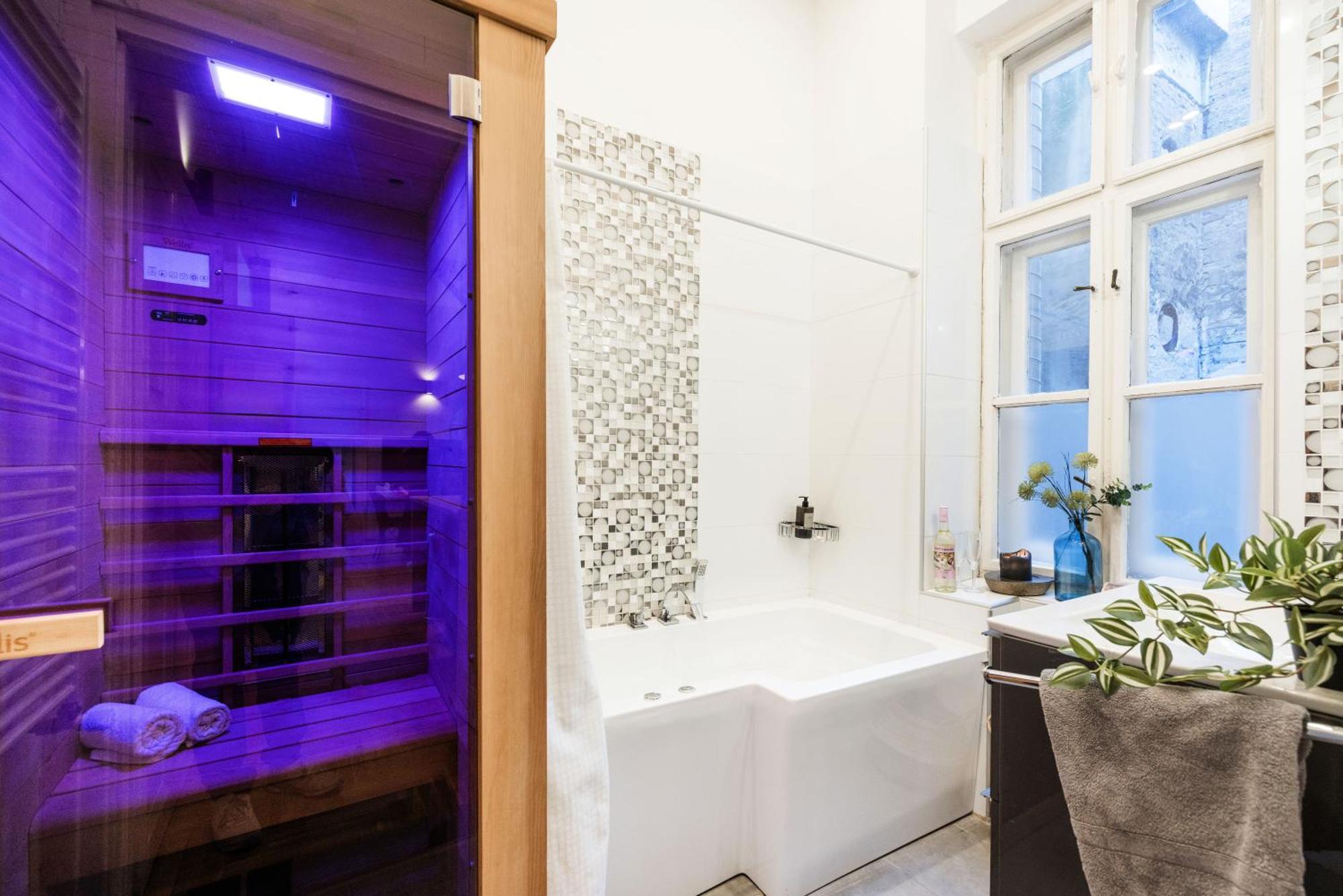 Historic Penthouse With Sauna & Jacuzzi @downtown