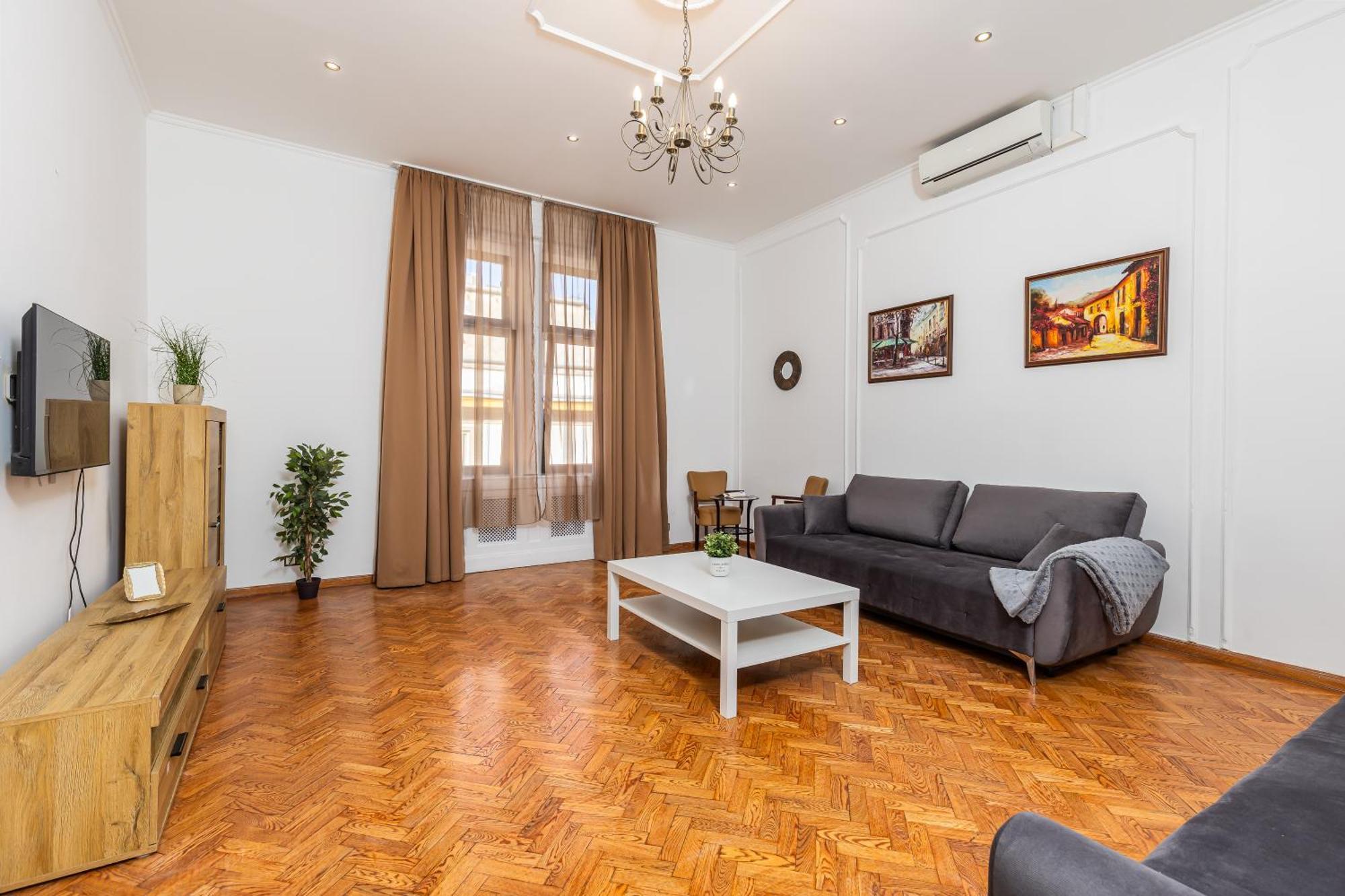Real Andrassy Apartament