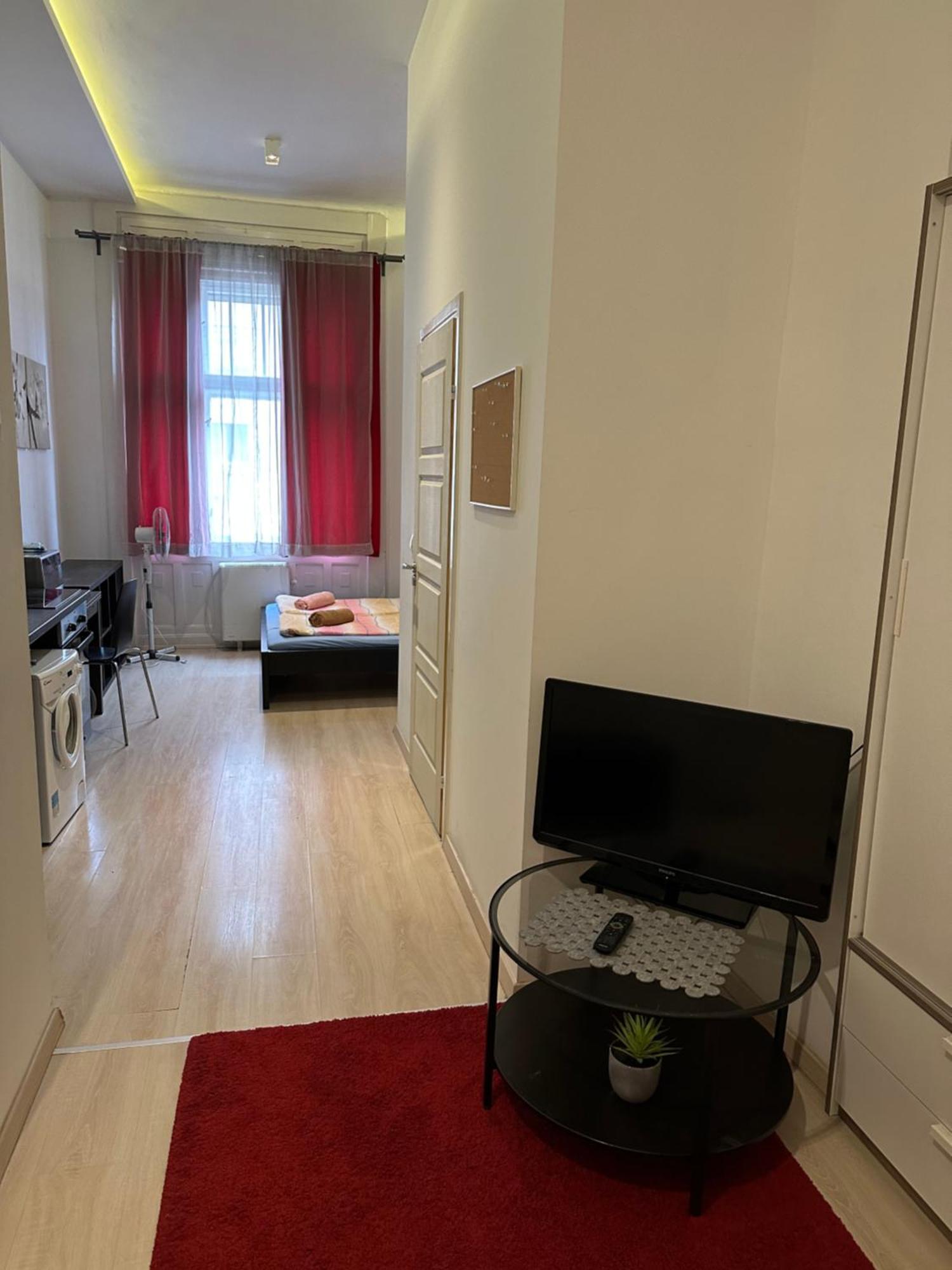 Apartment Mickey's Flat Close To Whale Budapest