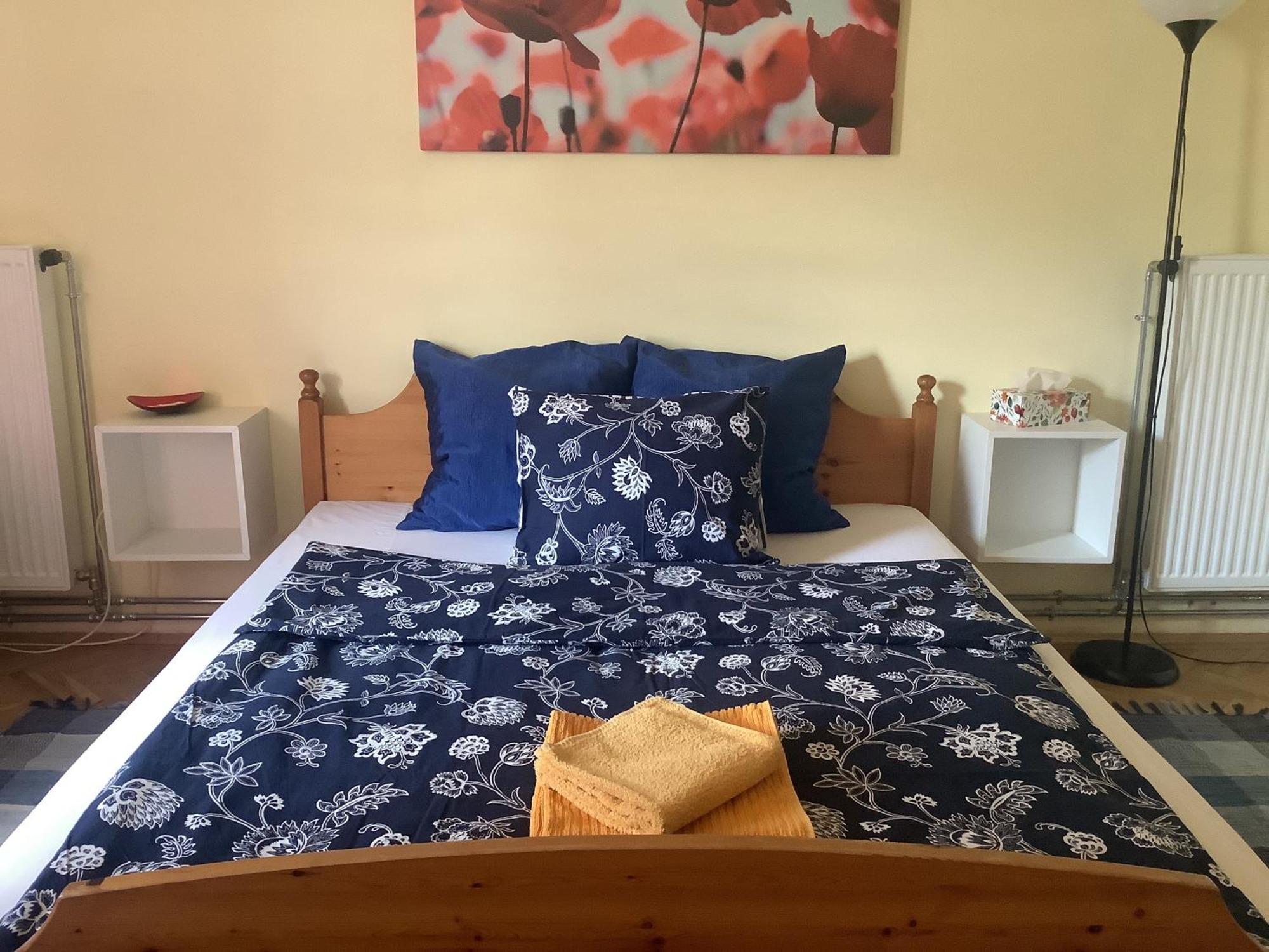 Poppy Flower Apartment *
