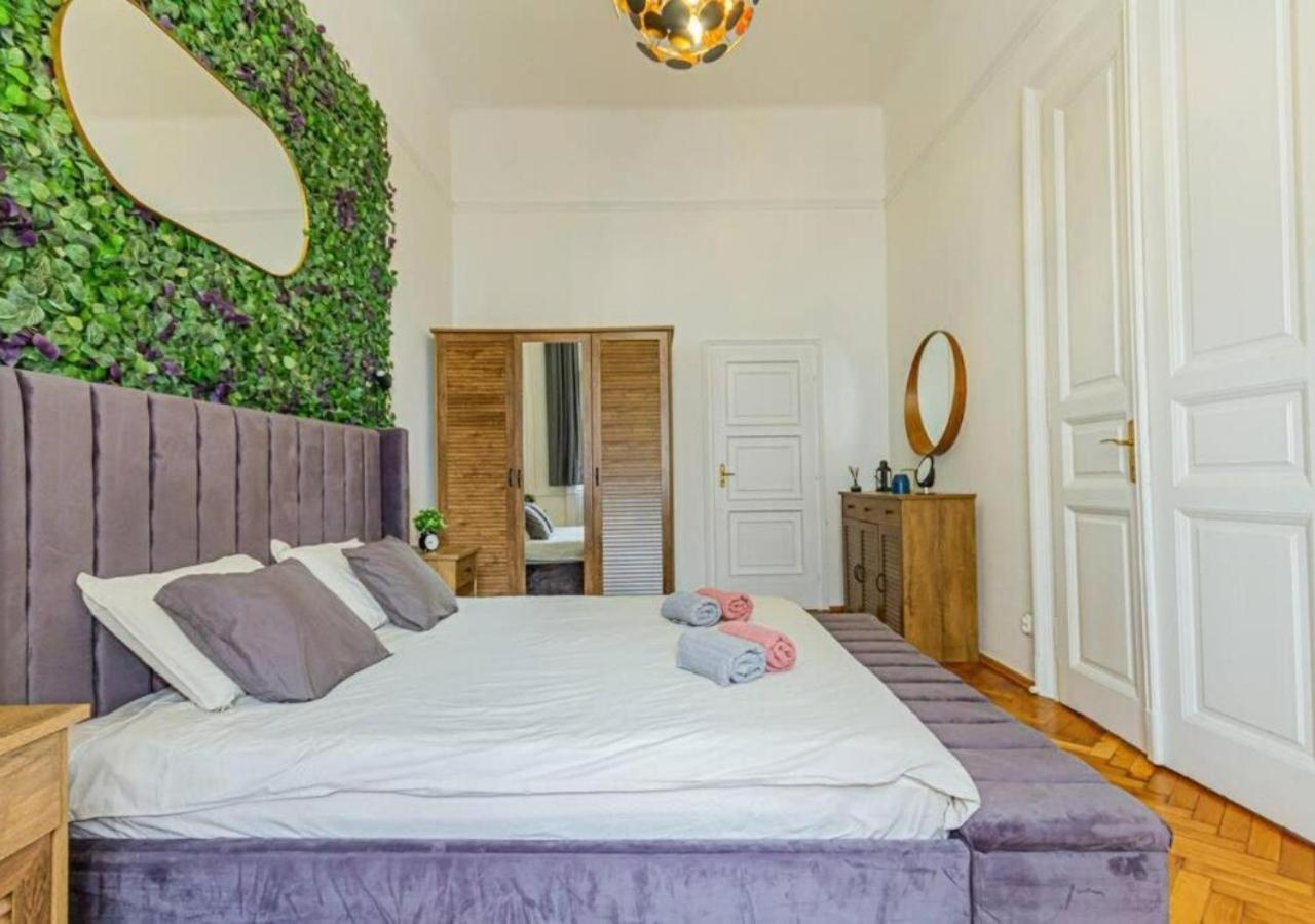 Luxury By The Famous Vaci Street * Budapest