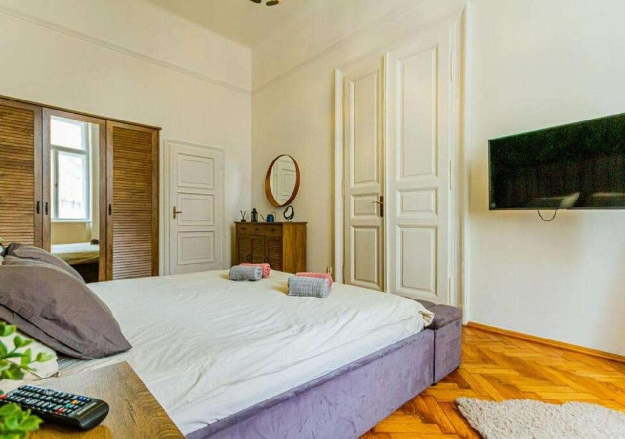 Luxury By The Famous Vaci Street Lägenhet Budapest