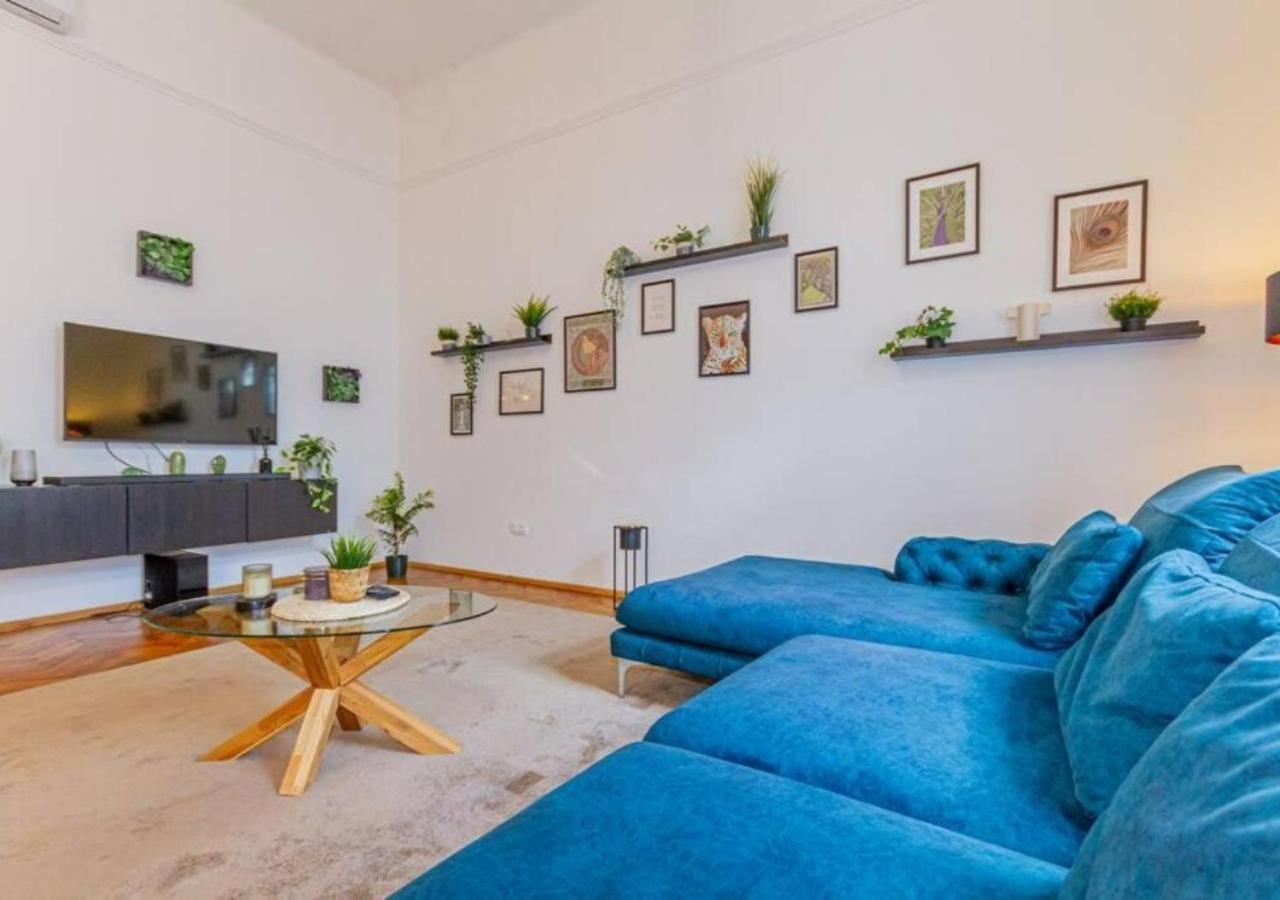 Luxury By The Famous Vaci Street *
