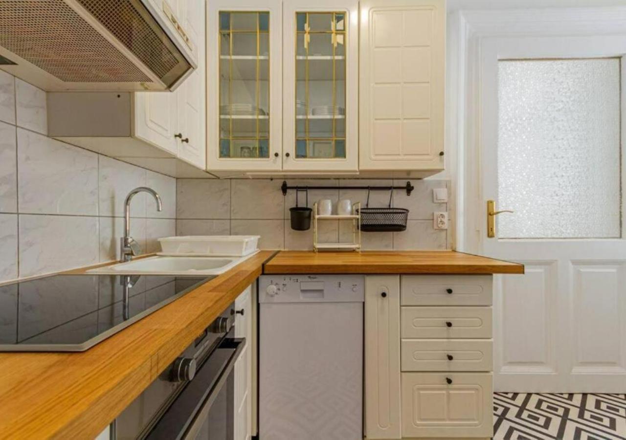 Luxury By The Famous Vaci Street * Budapest
