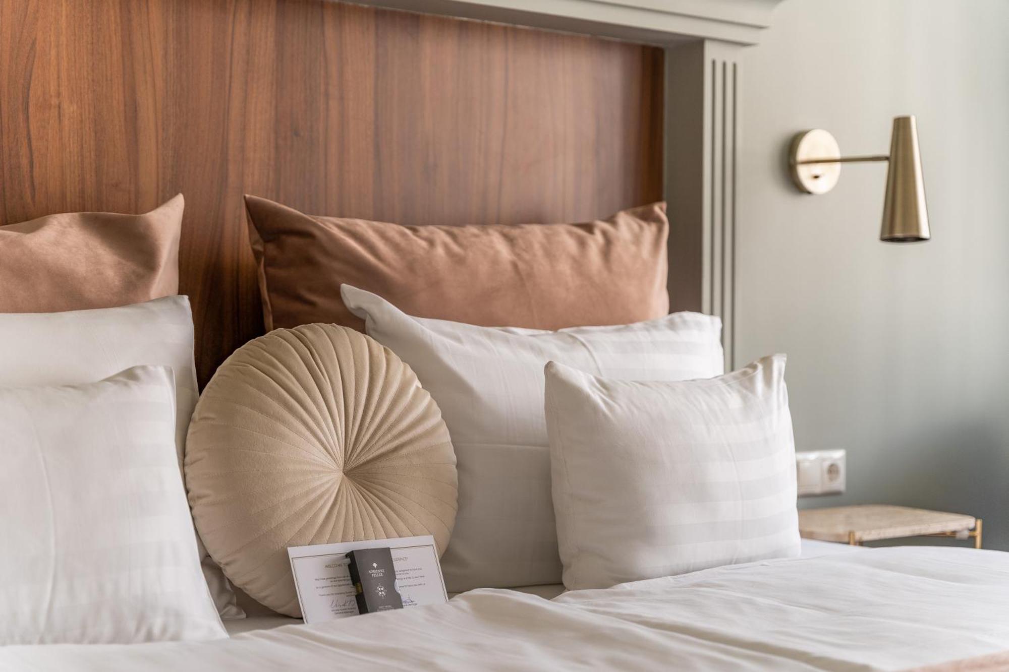 Hotel Queen's Court & 5*