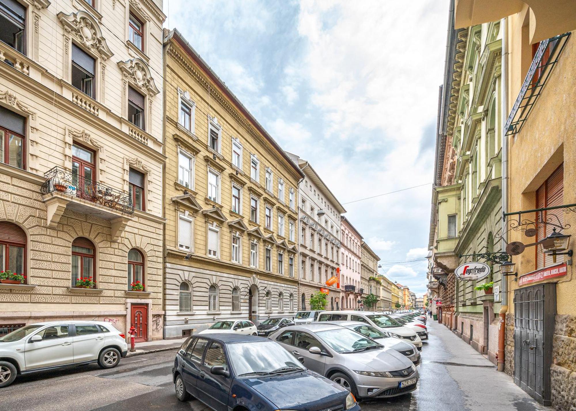 Eotvos 25 Apartament *