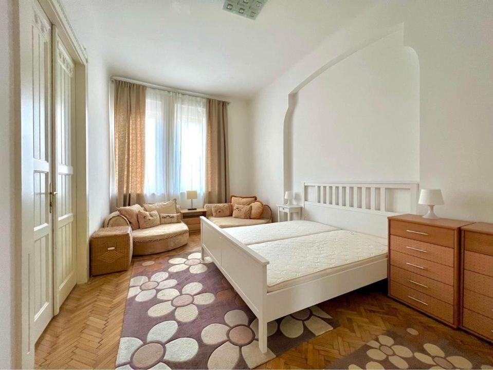 Roland Downtown - Pope Subway Apartment *