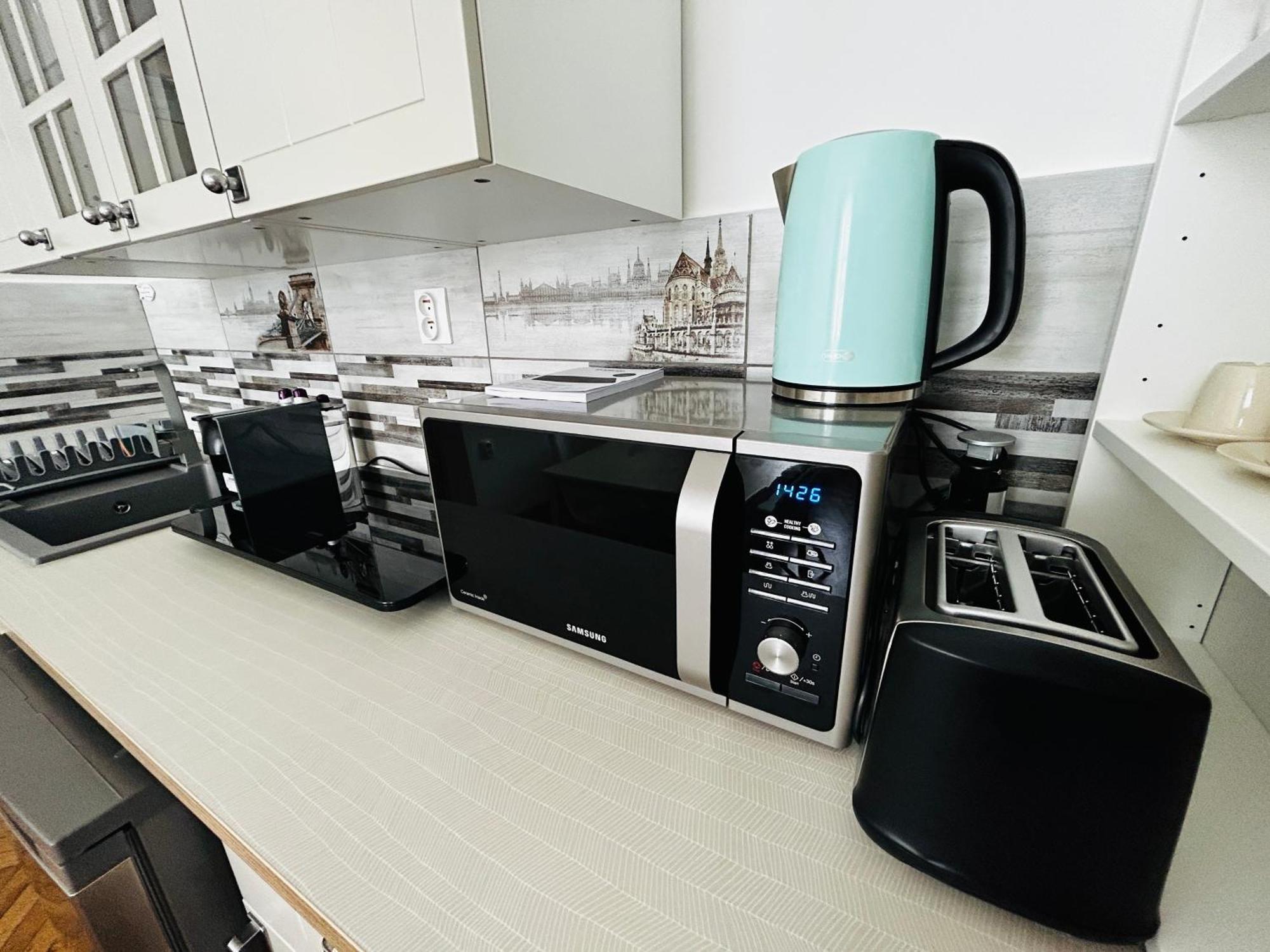 Margaret & Violet Apartments - Peaceful Stay Downtown Apartment *