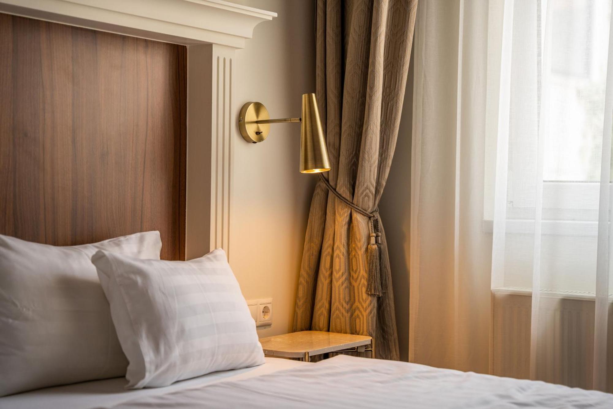 Hotel Queen's Court & 5*