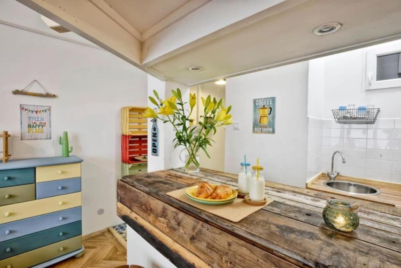 Apartamento Charming With Bistro Kitchen