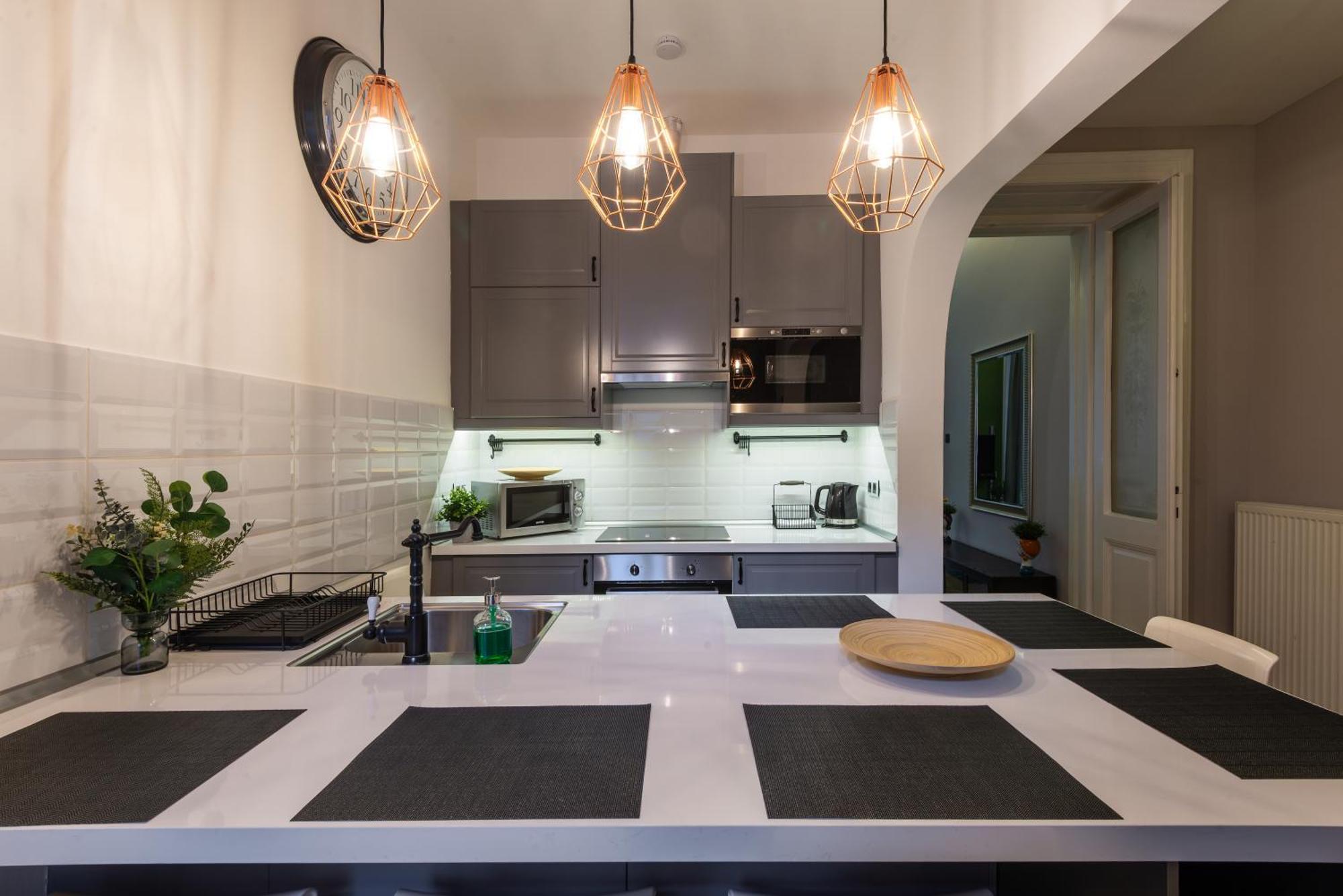 Holidays Courtyard Apartment *