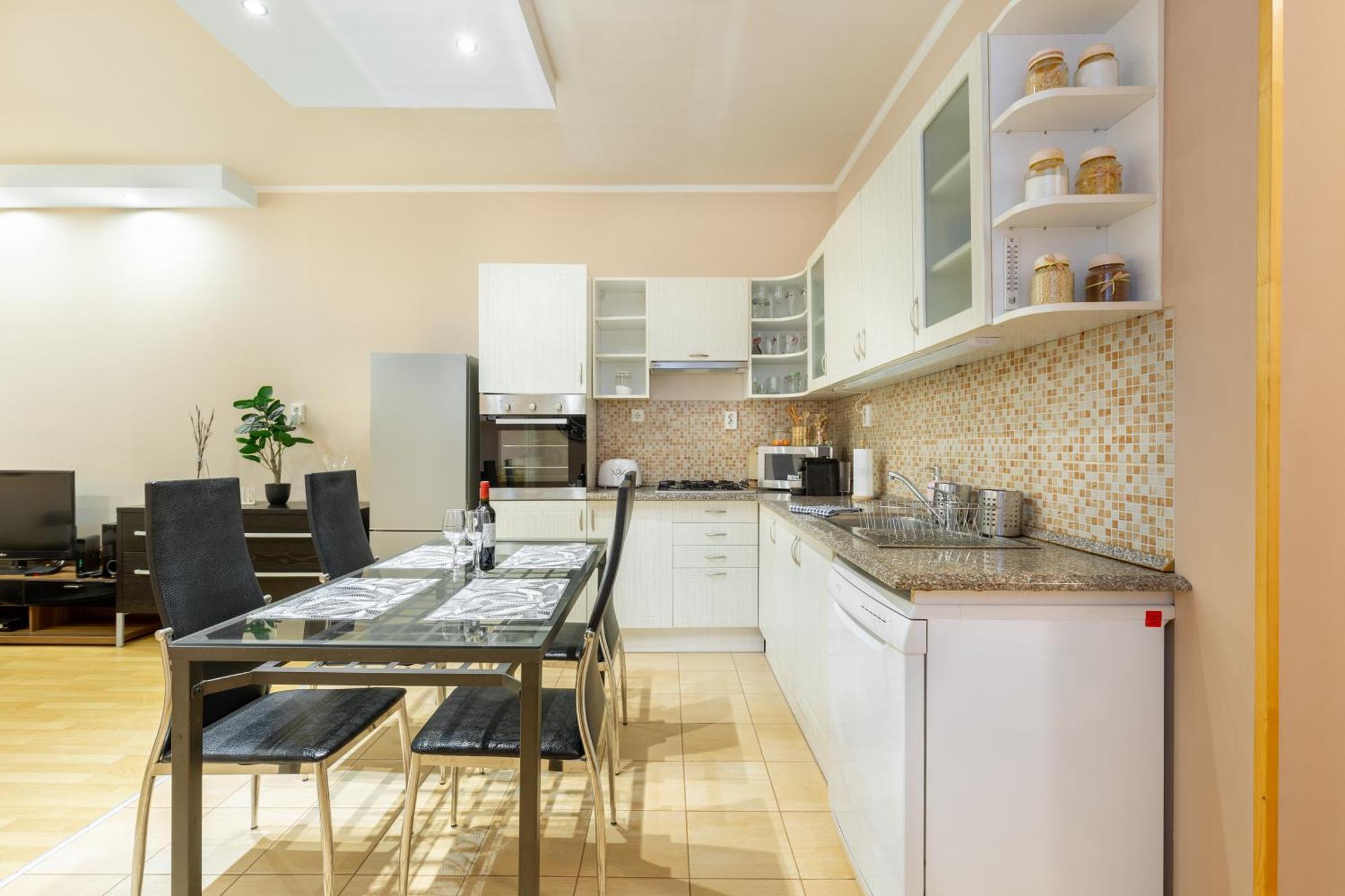 Downtown By Stn Apartment *