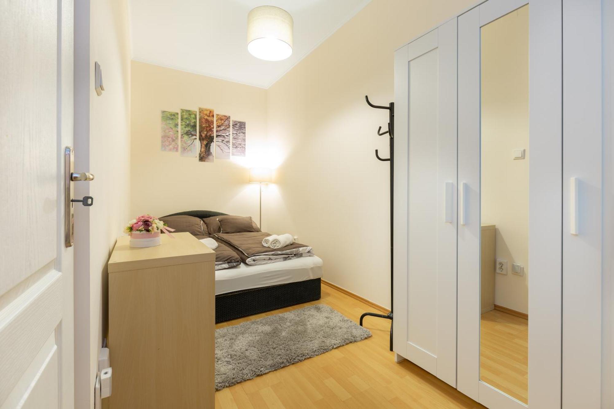 Apartment Downtown By Stn *